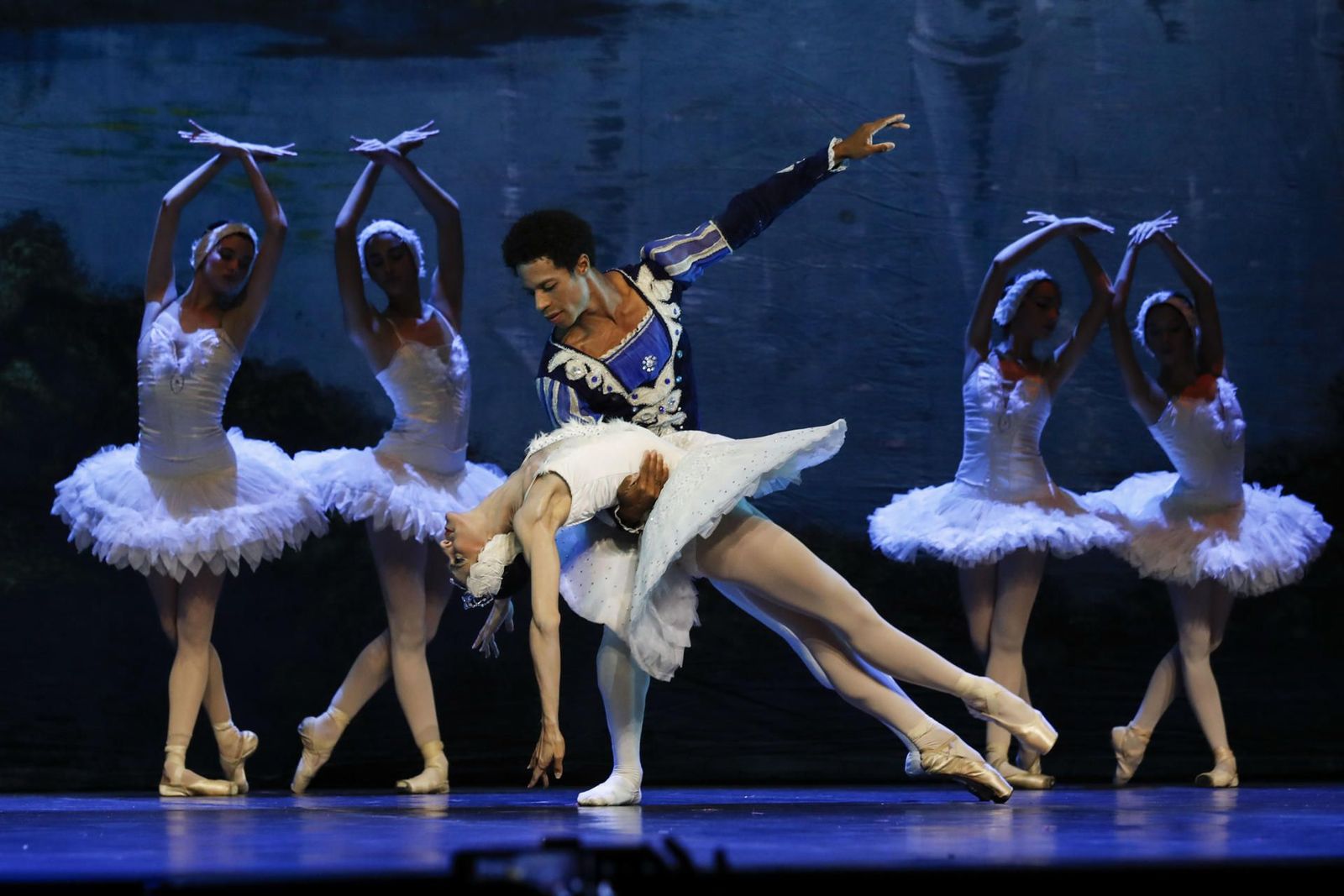 El ballet de Laura Alonso llega a Madrid con 'El lago de los cisnes'