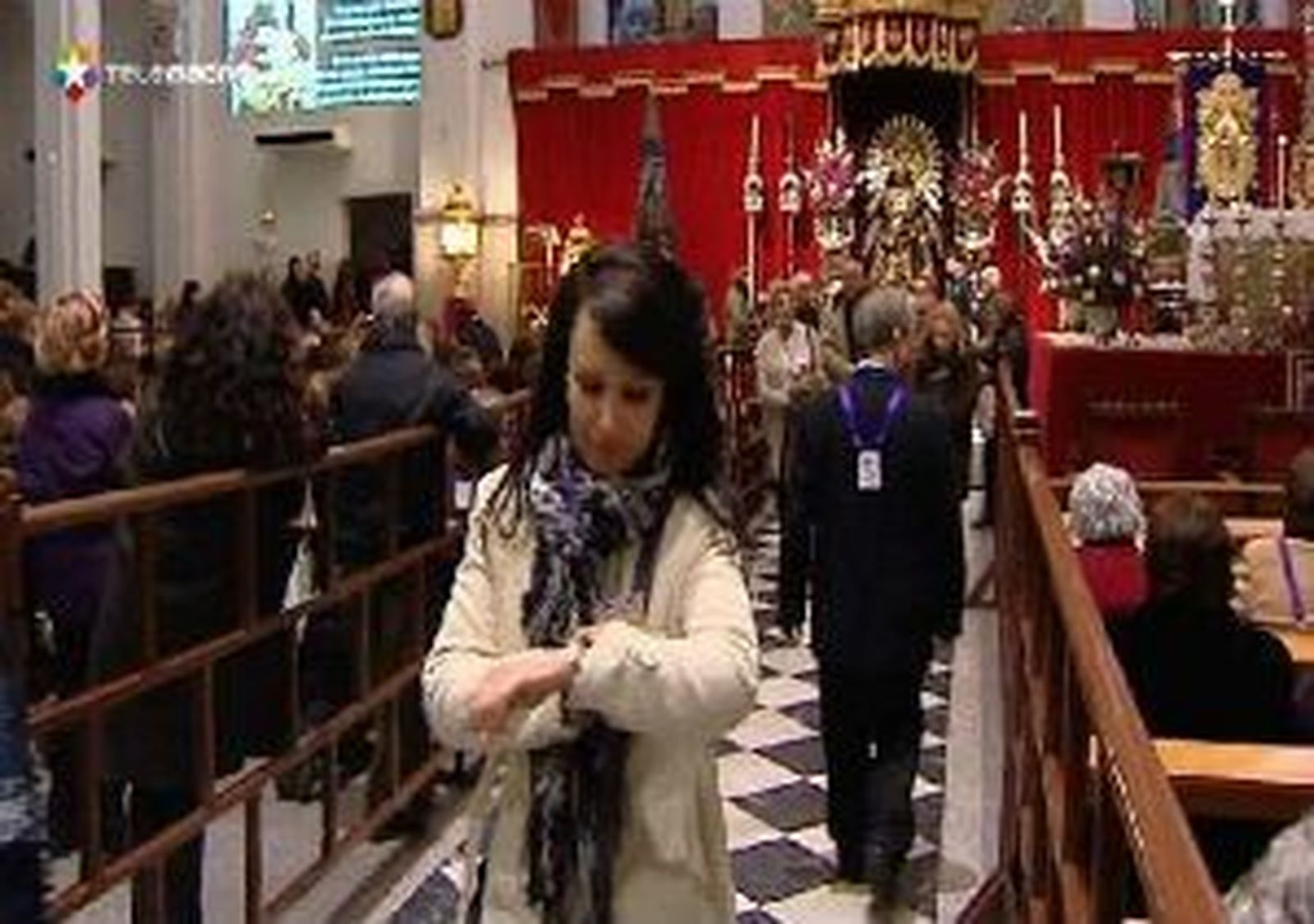 Miles de fieles acceden desde la madrugada a la Iglesia del Cristo de Medinaceli