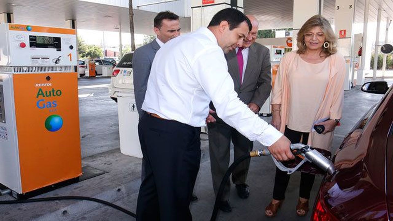 La Comunidad impulsa combustibles alternativos menos contaminantes en la automoción