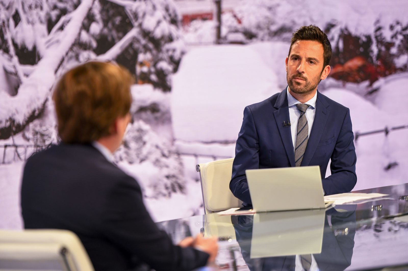 Manu Pérez entrevista a José Luis Martínez Almeida.
