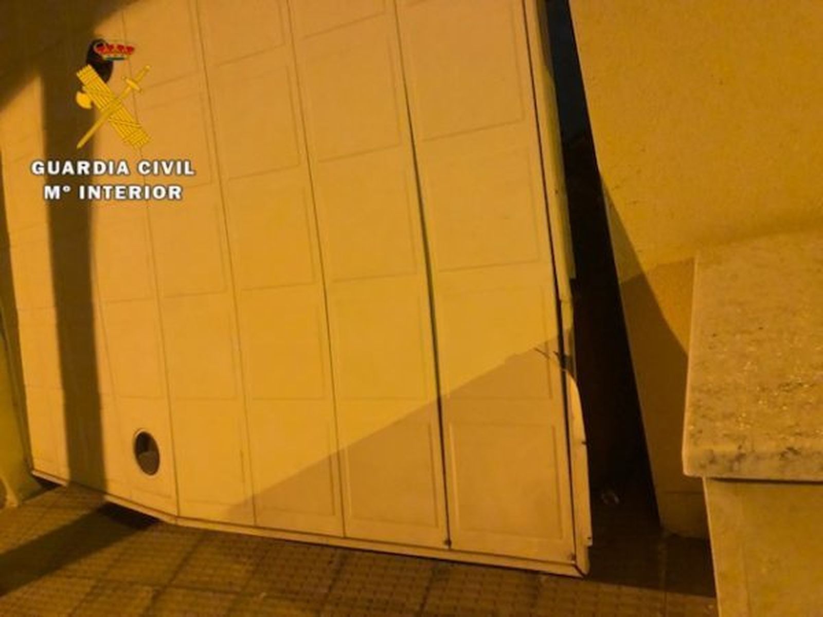 Puerta del garaje forzada