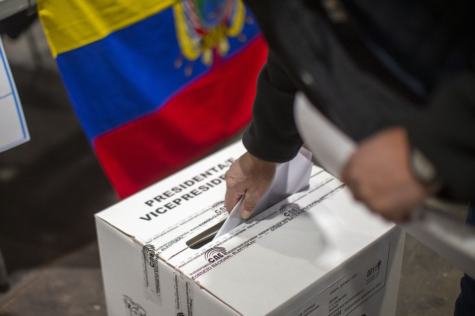 Urna electoral en Ecuador