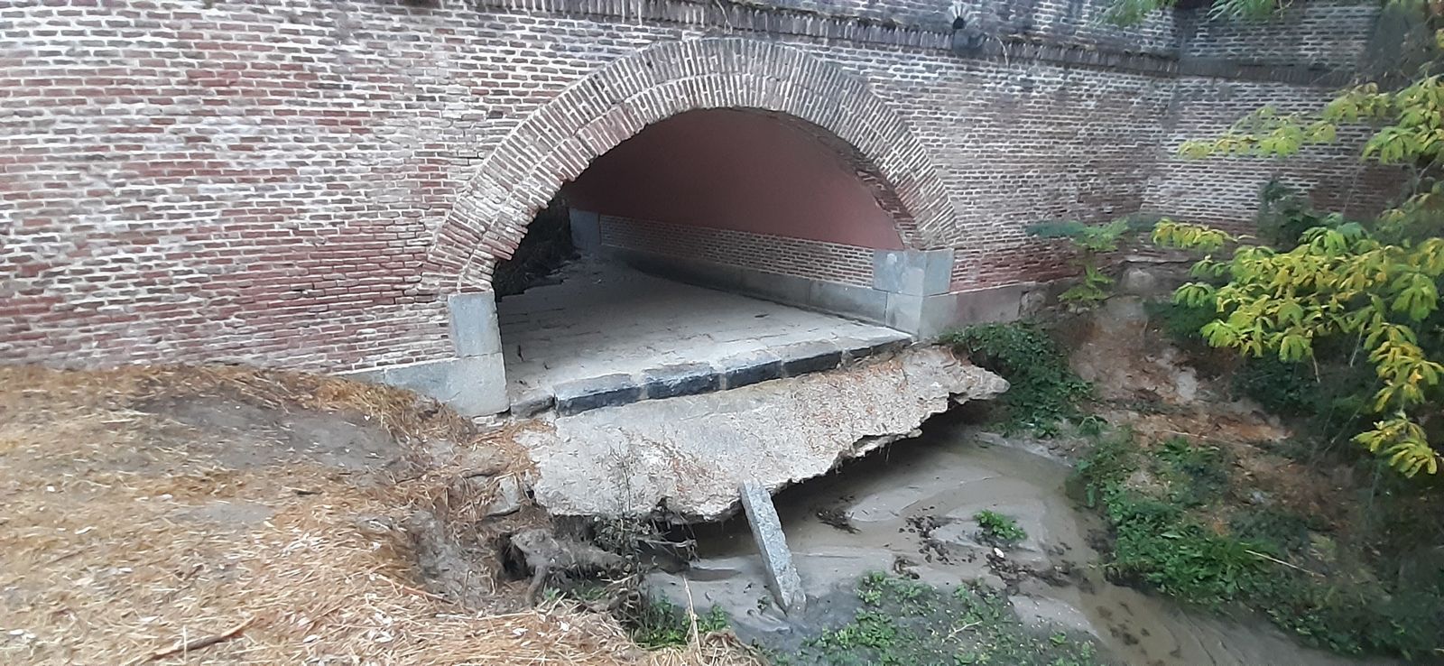 Estado del puente de la Garrapata, en la Casa de Campo