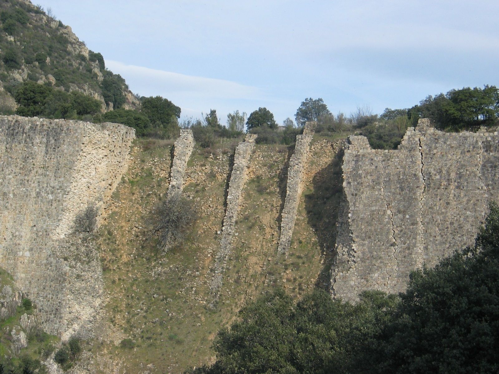 Restos de la Presa del Gasco en el río Guadarrama