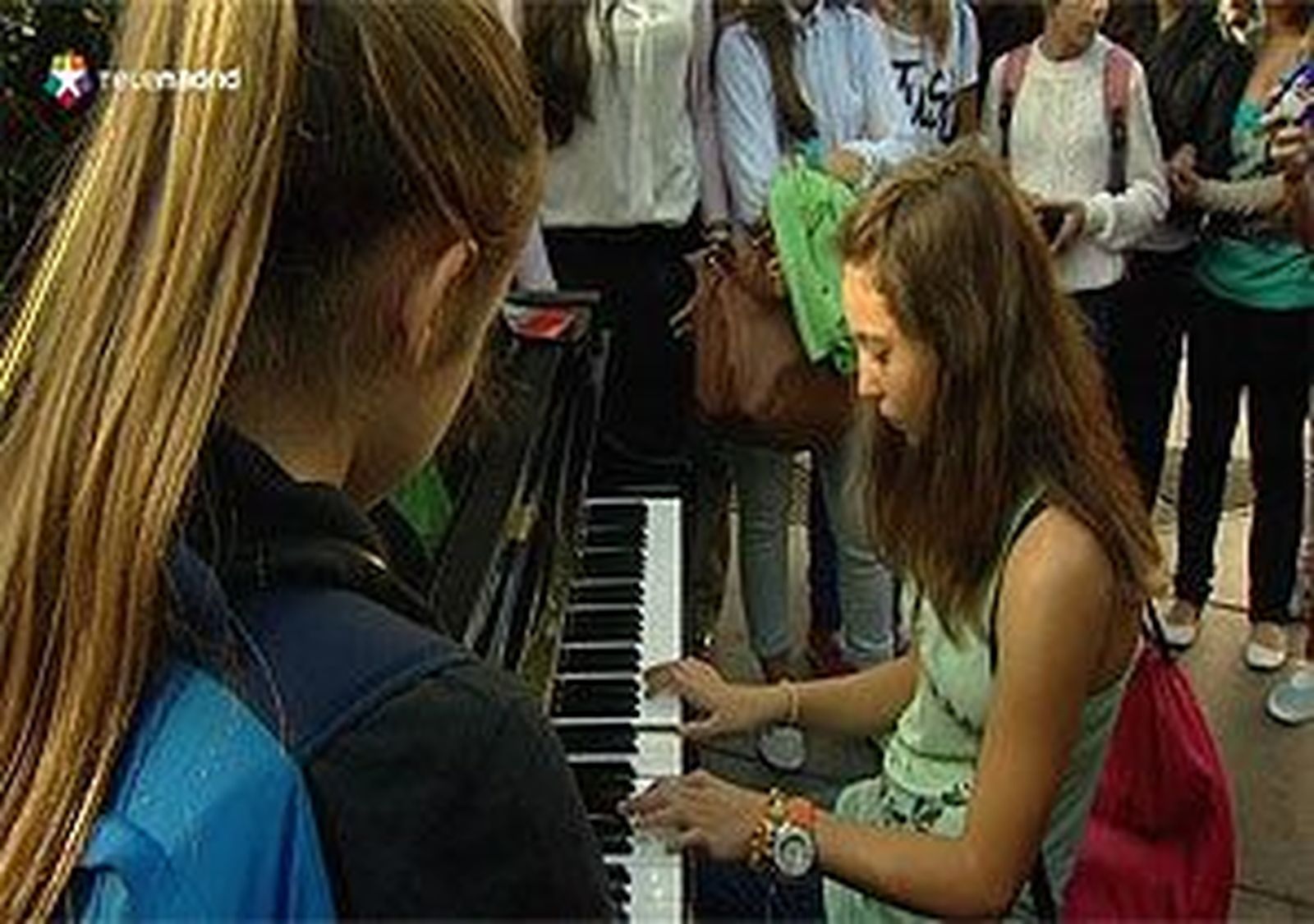 Siete pianos de cola en la calle Serrano, a disposición de los madrileños