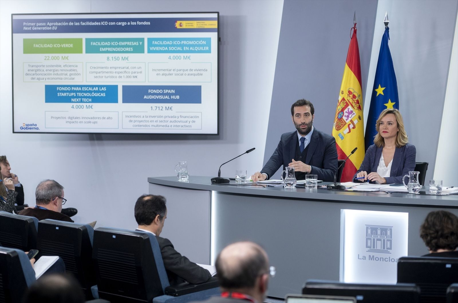 El ministro de Economía, Comercio y Empresa, Carlos Cuerpo y la portavoz del Gobierno y ministra de Educación, Pilar Alegría