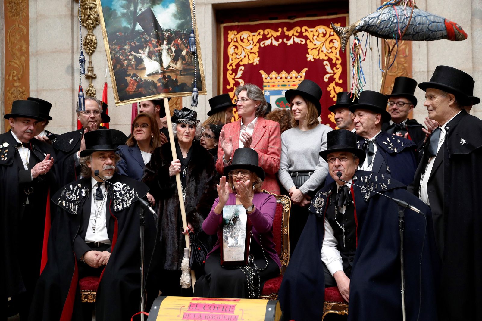 Carmena reivindica en carnaval un Madrid que rechaza "regalos envenenados"