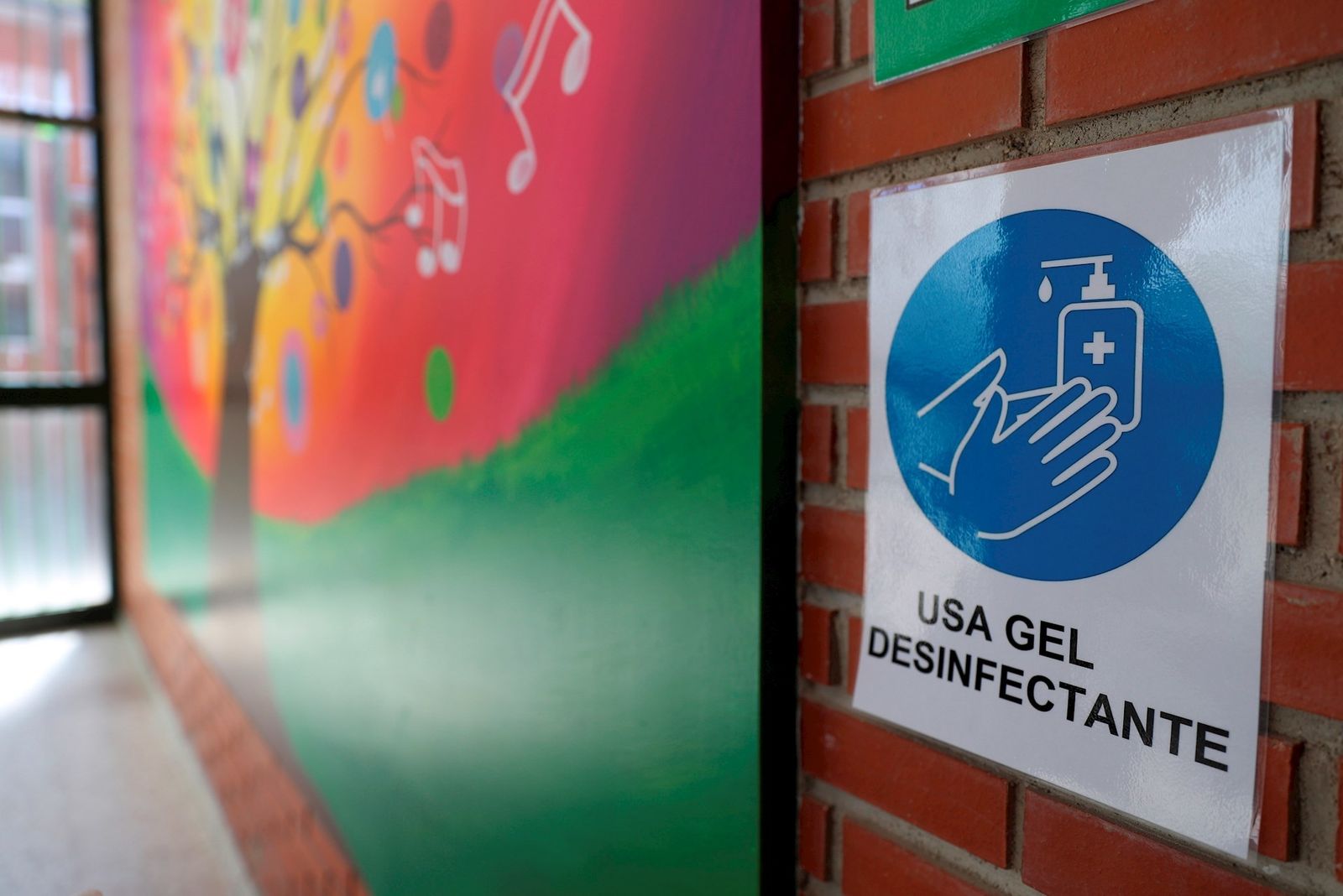 Cartel informativo de higiene en un colegio