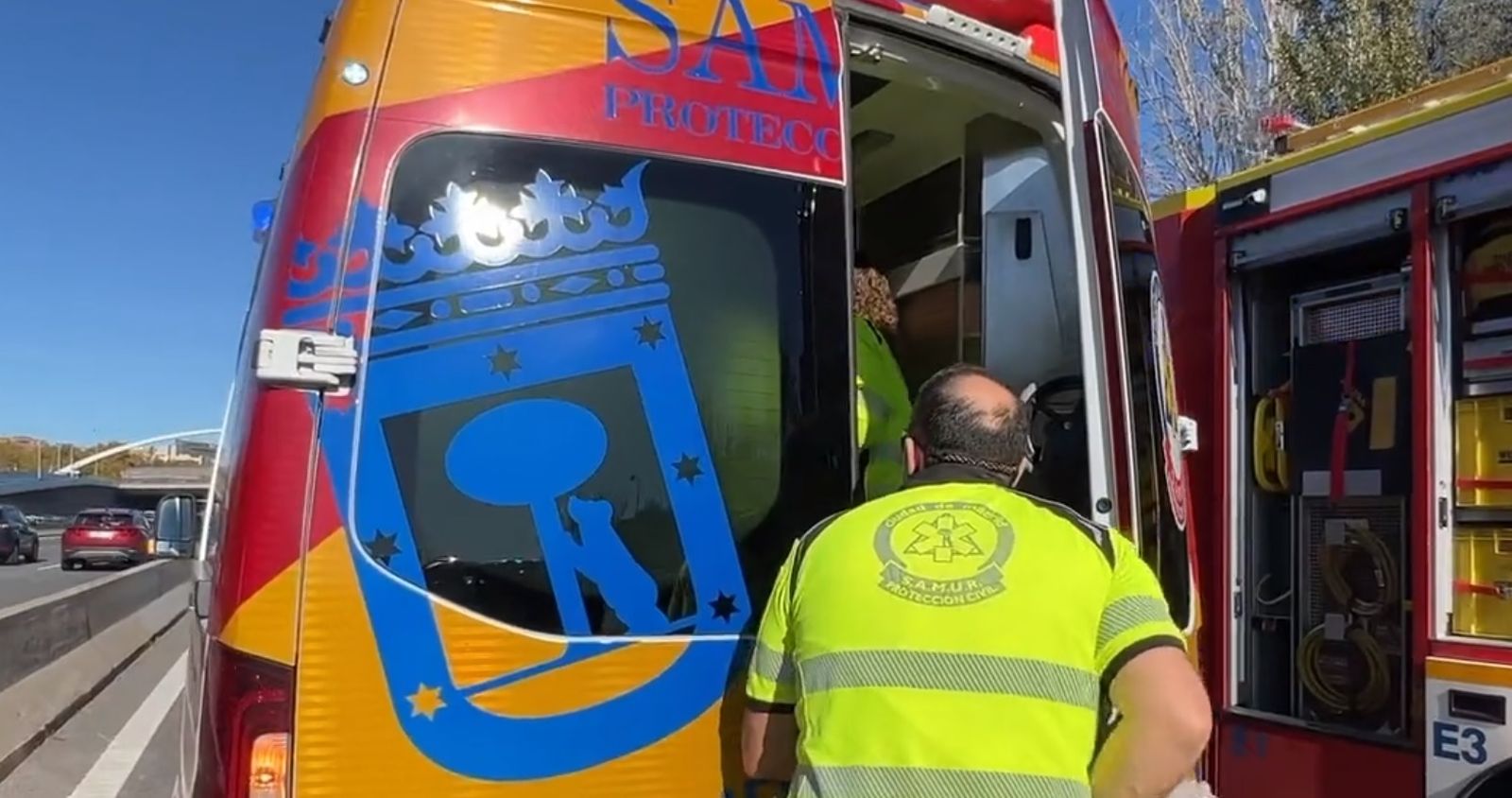 Cinco heridos al colisionar un  coche contra otro que estaba averiado en la M-30