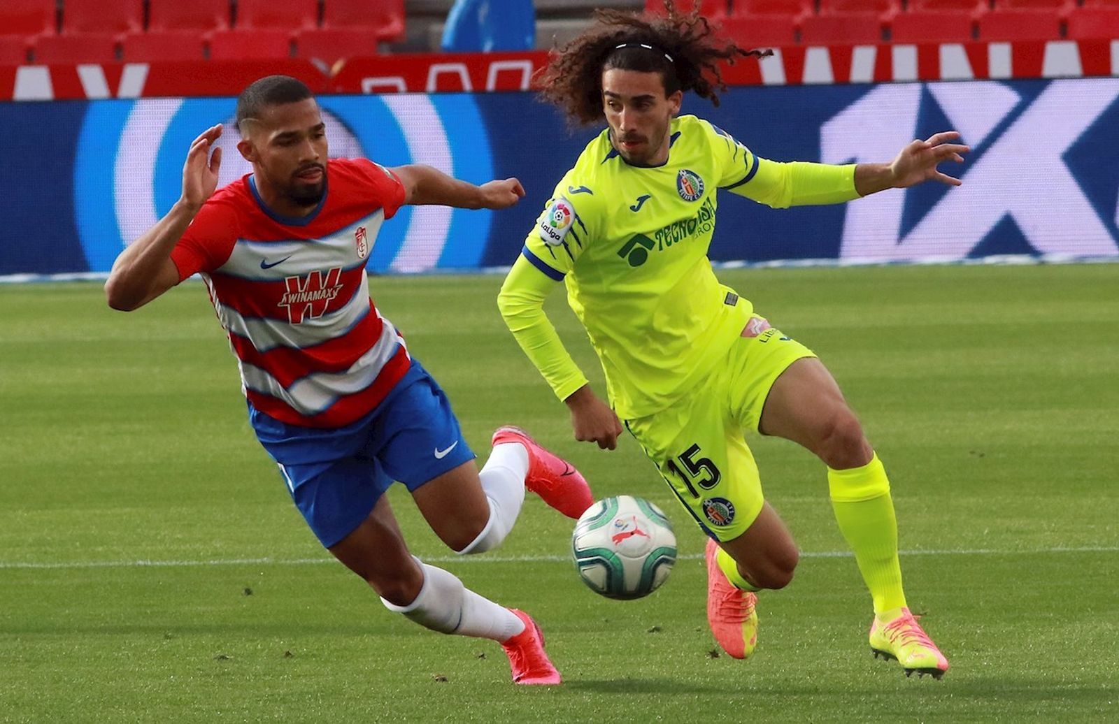Cucurella ante el Granada