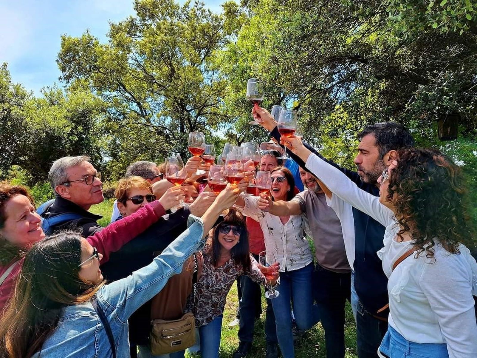 Participantes en una cata, en la Bodega San Esteban de Cenicientos