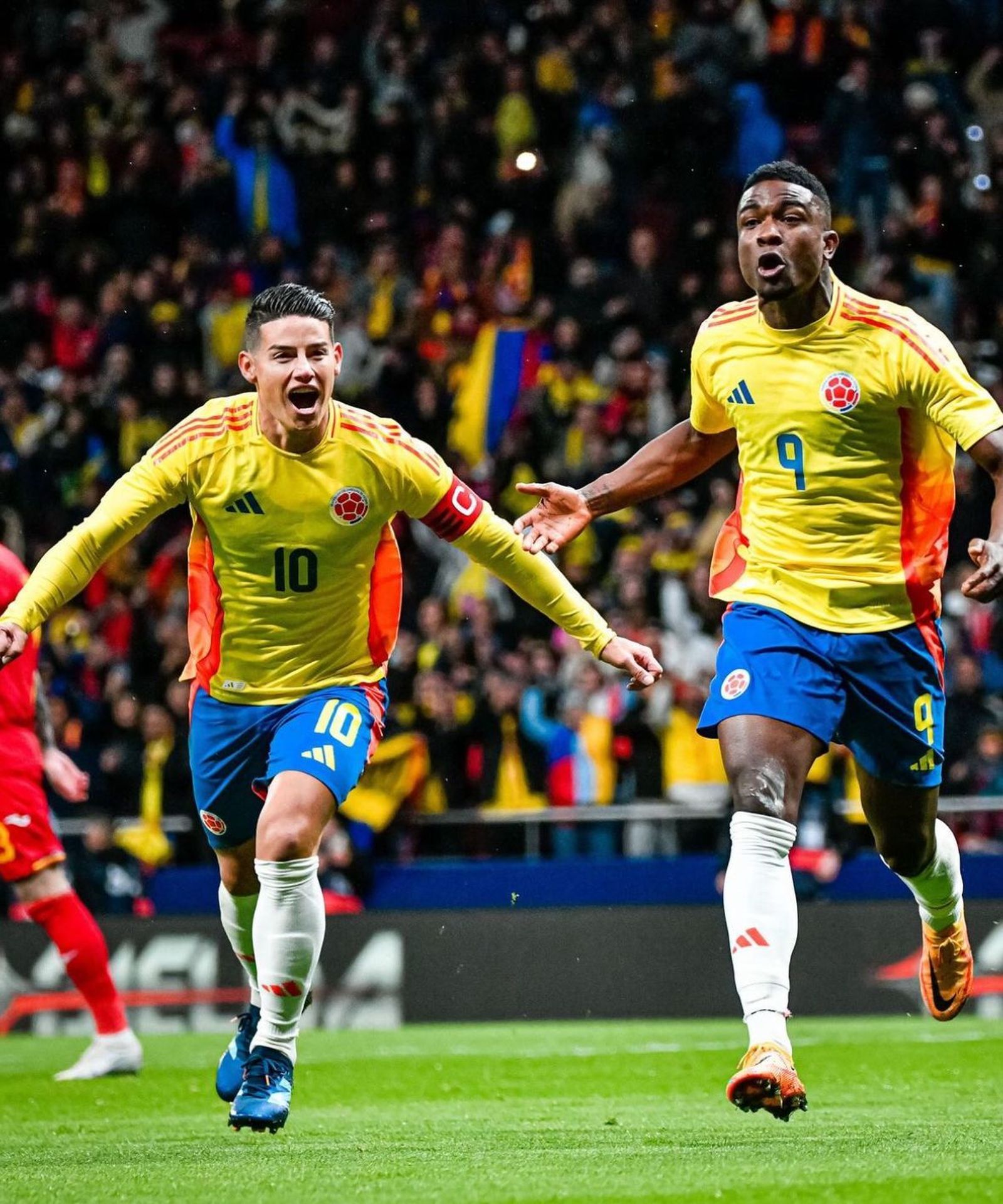 James, capitán de Colombia y J. Córdoba