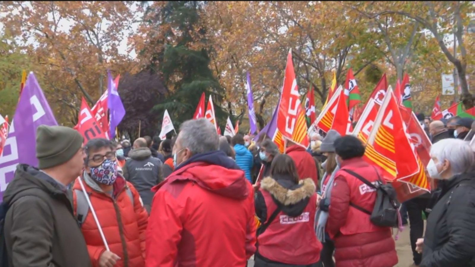 Trabajadores del sector de la automoción protestan en Madrid para pedir soluciones ante la crisis de suministros
