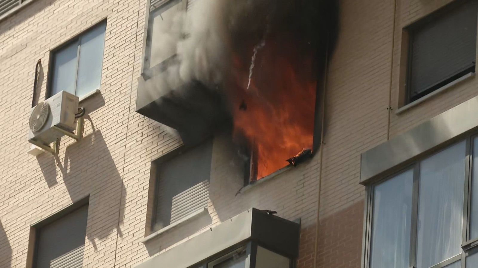 Virulento incendio en una vivienda de Vallecas, sin heridos