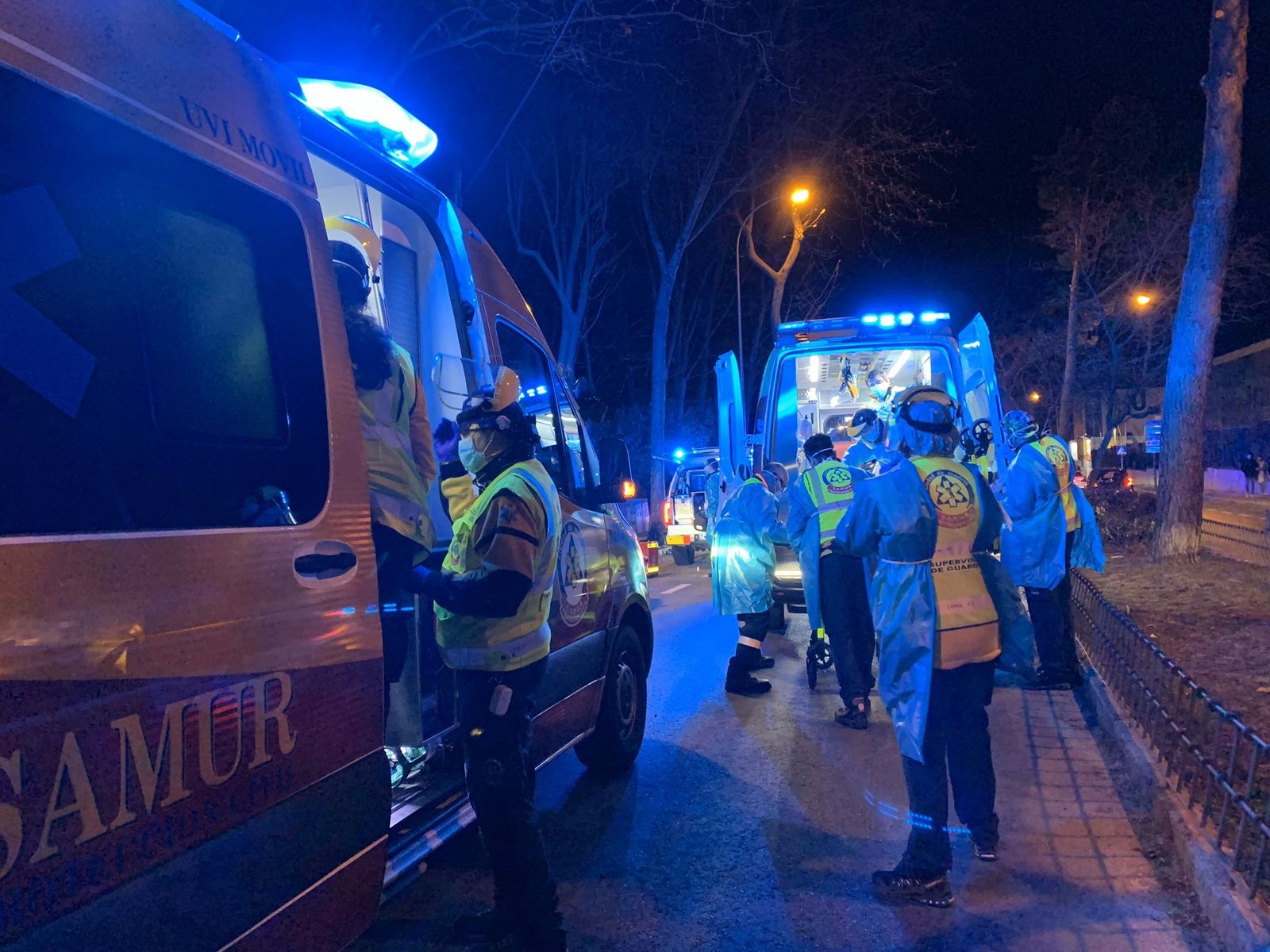 Un equipo de Samur en un accidente en Mirasierra