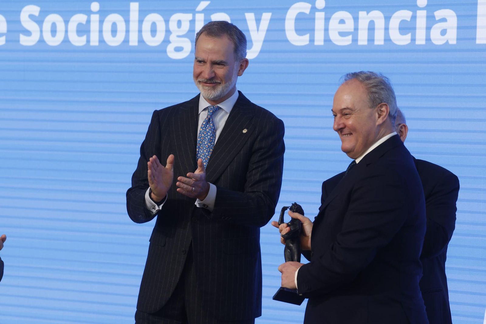 Pablo Oñate, premio Nacional de Sociologia, advierte sobre el "declive de la demcracia"