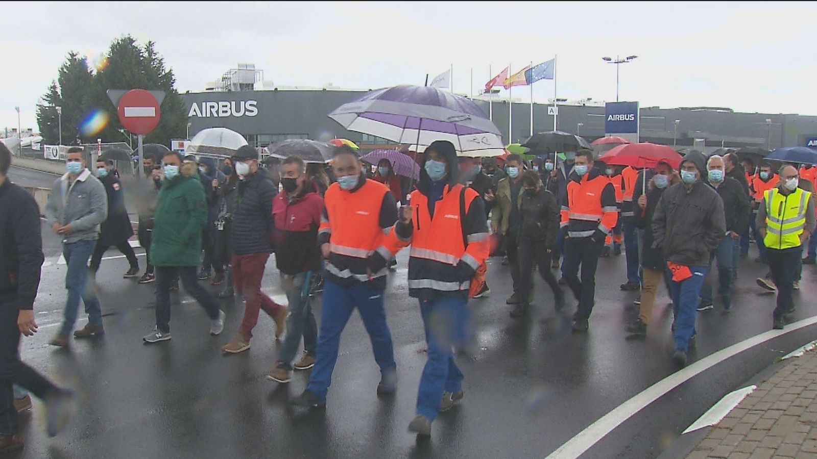 Los trabajadores de Airbus protestan por los despidos
