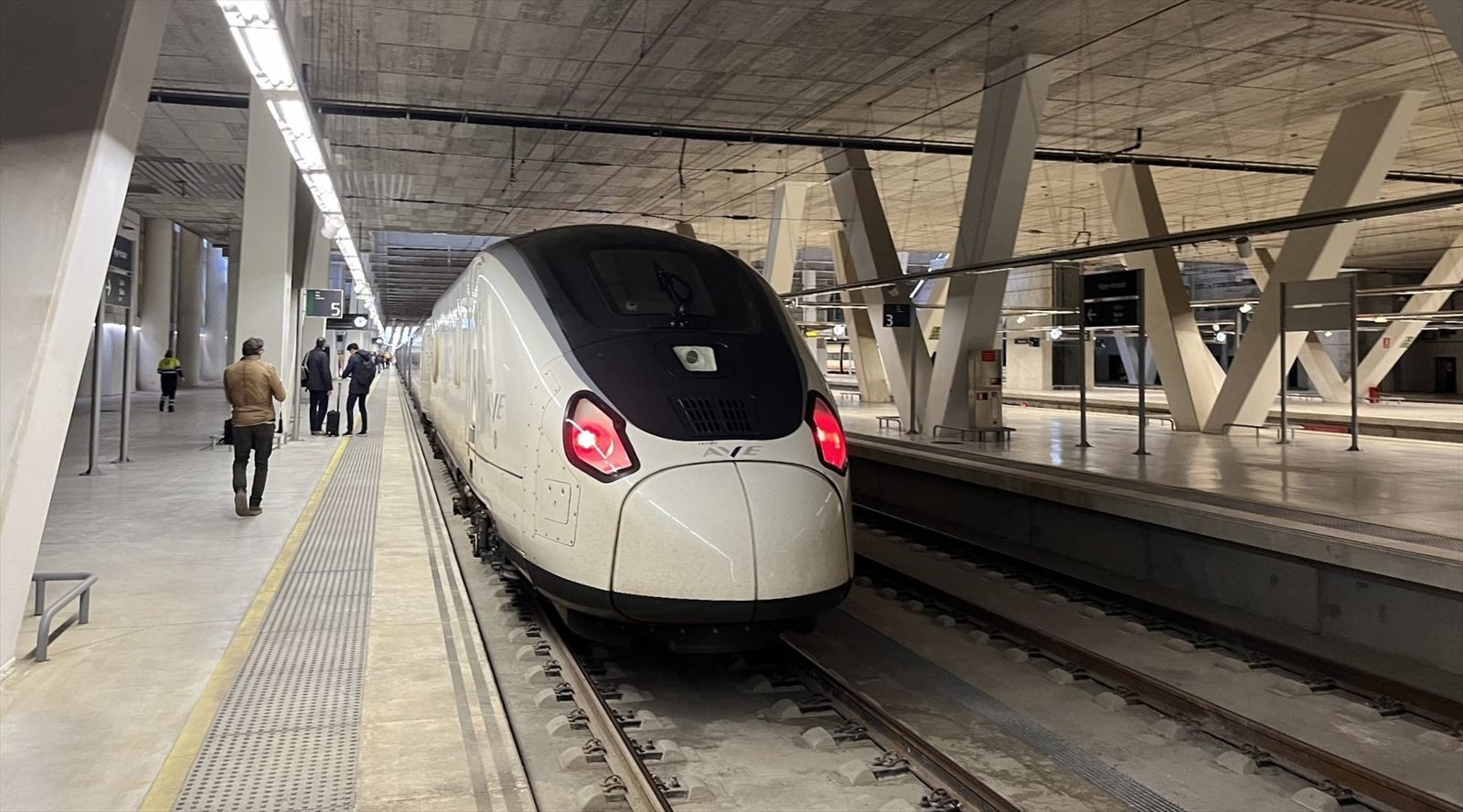 Un tren Avril de Renfe