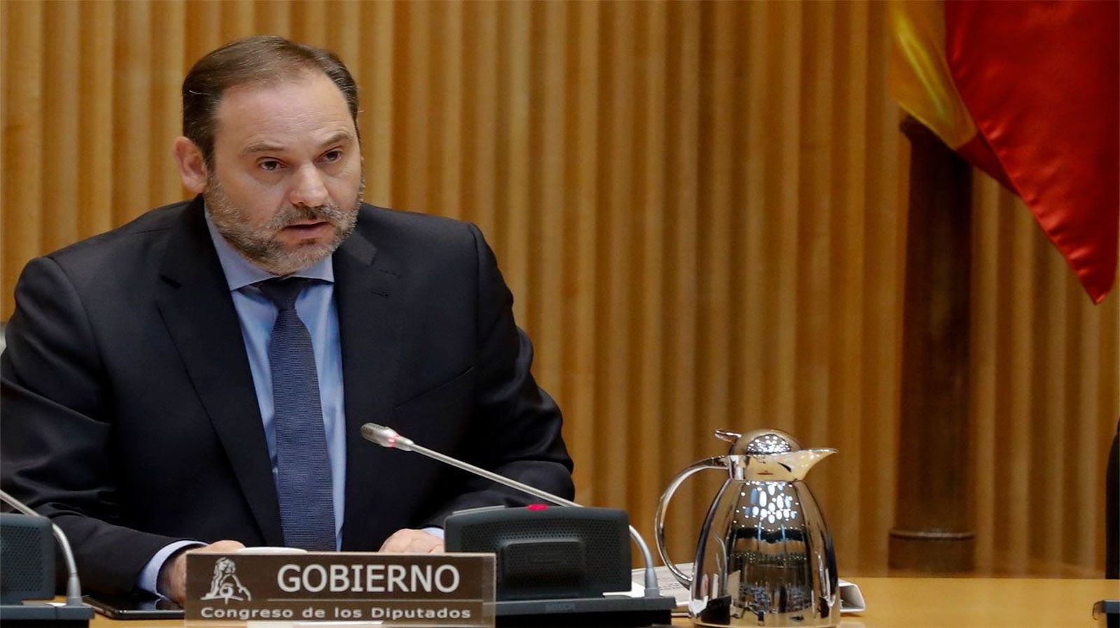 Ábalos reprocha a Casado que no le envíe un WhatsApp por los escraches