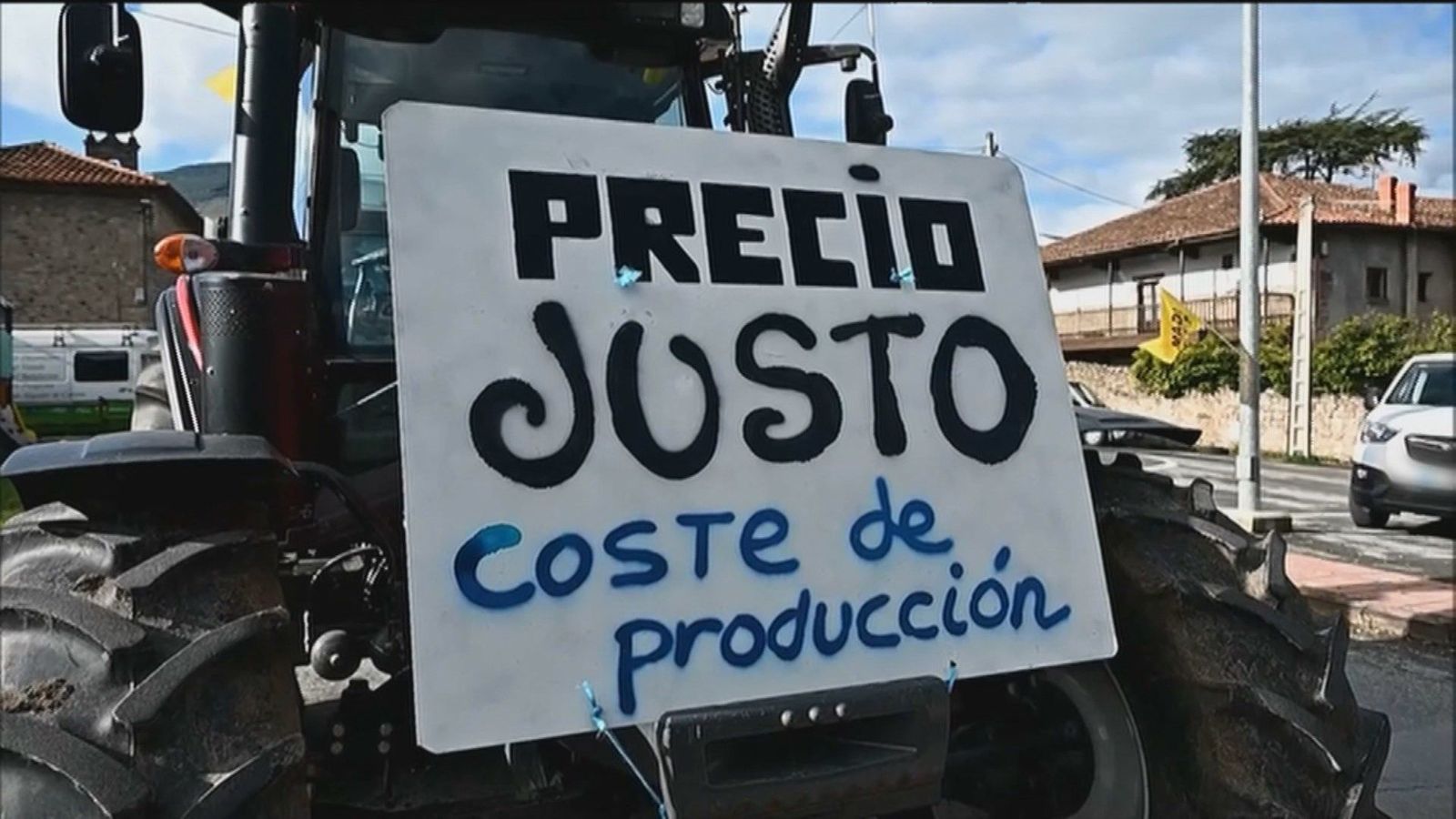 El campo prepara una "gran manifestación en Madrid" que podría coincidir con la de los transportistas