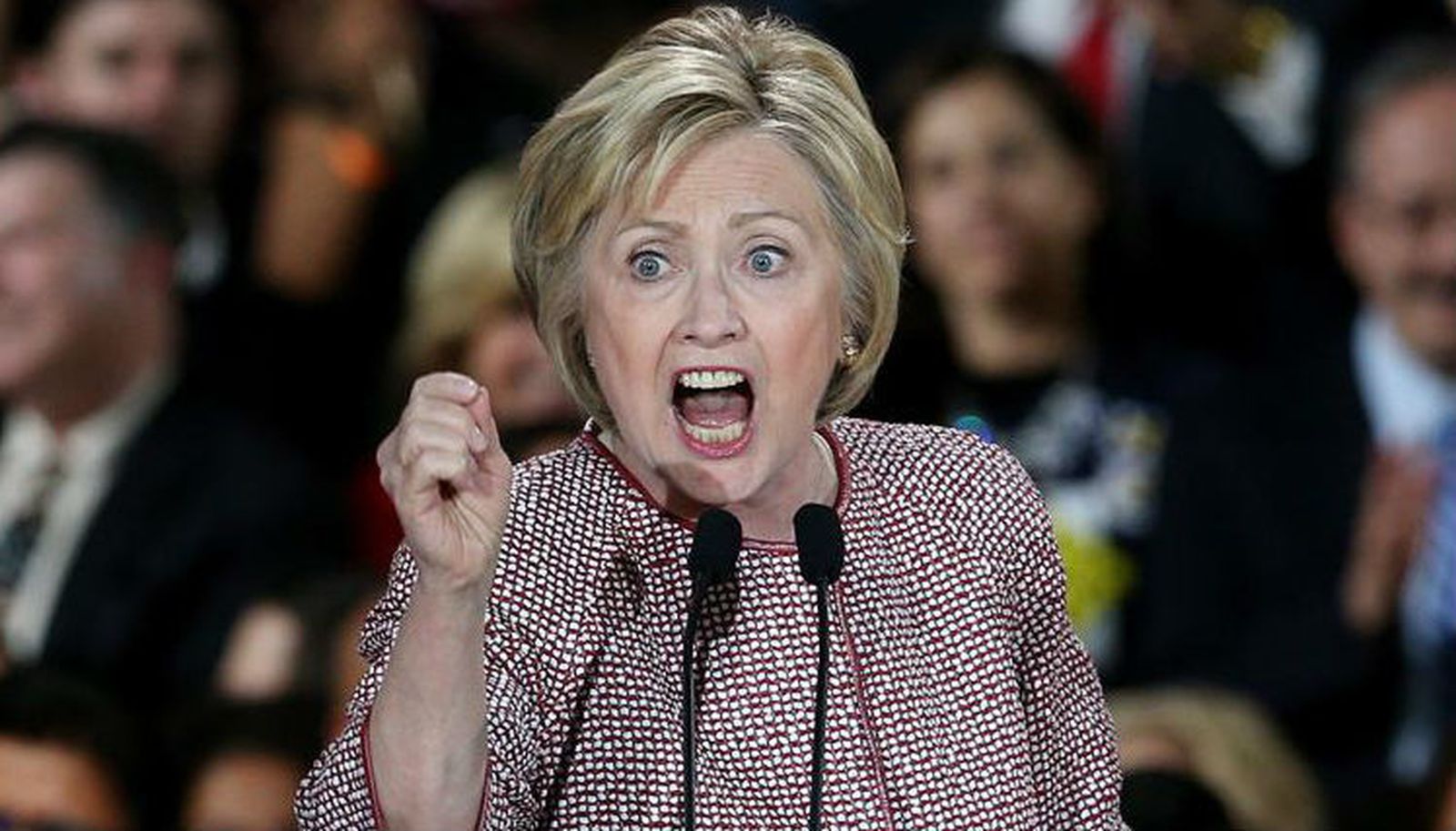 El FBI revela que Clinton usó un martillo para deshacerse de móviles con correos