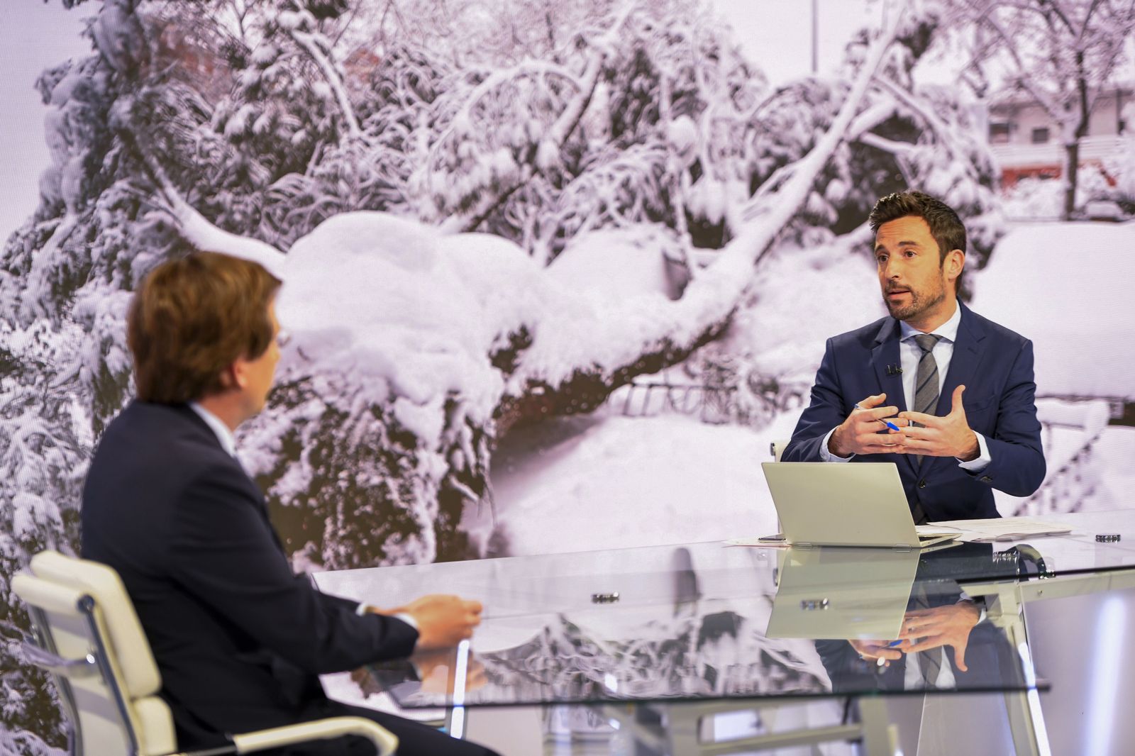 El alcalde José Luis Martínez Almeida responde sobre la gestión de 'Filomena' en Telemadrid