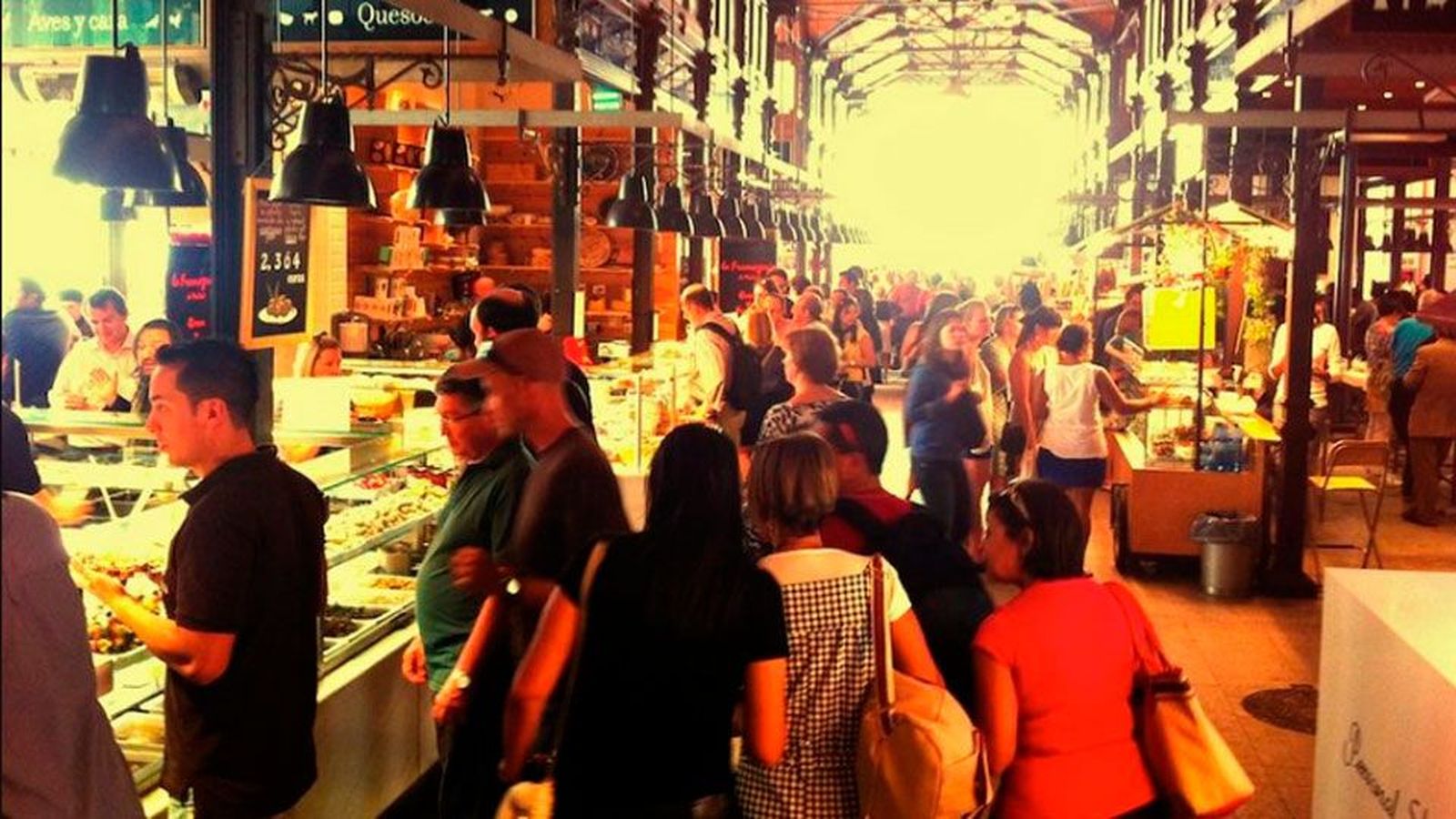 Empeora la percepción que tienen los españoles de la economía y baja su confianza
