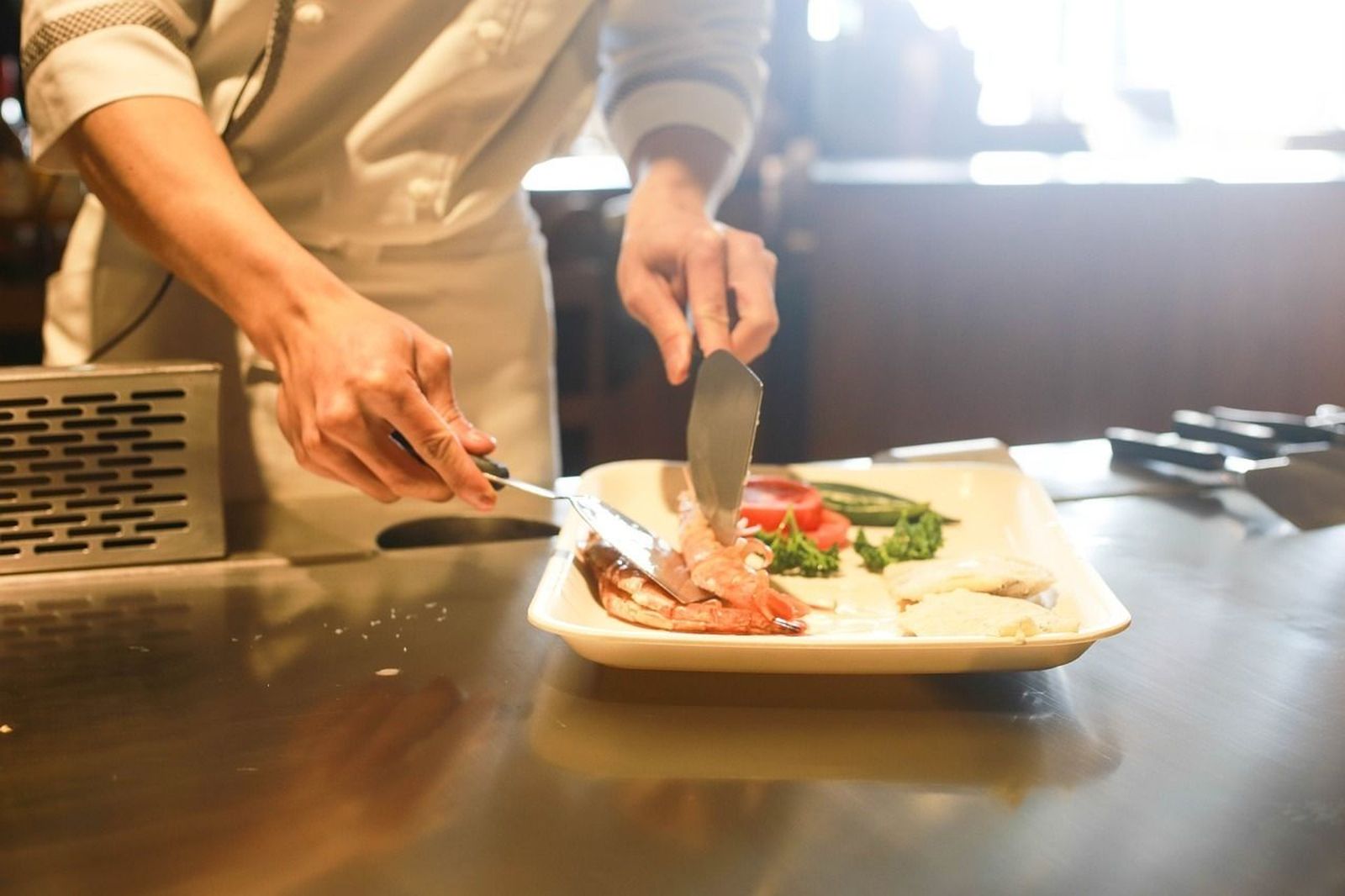 ¿Tiene sentido adelantar el cierre de los restaurantes en España como ocurre en otros países de Europa?