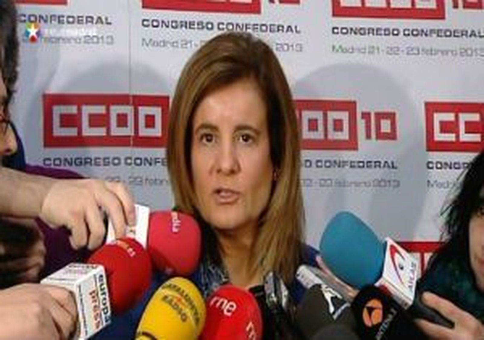 Báñez anima a los sindicatos a seguir trabajando por el empleo