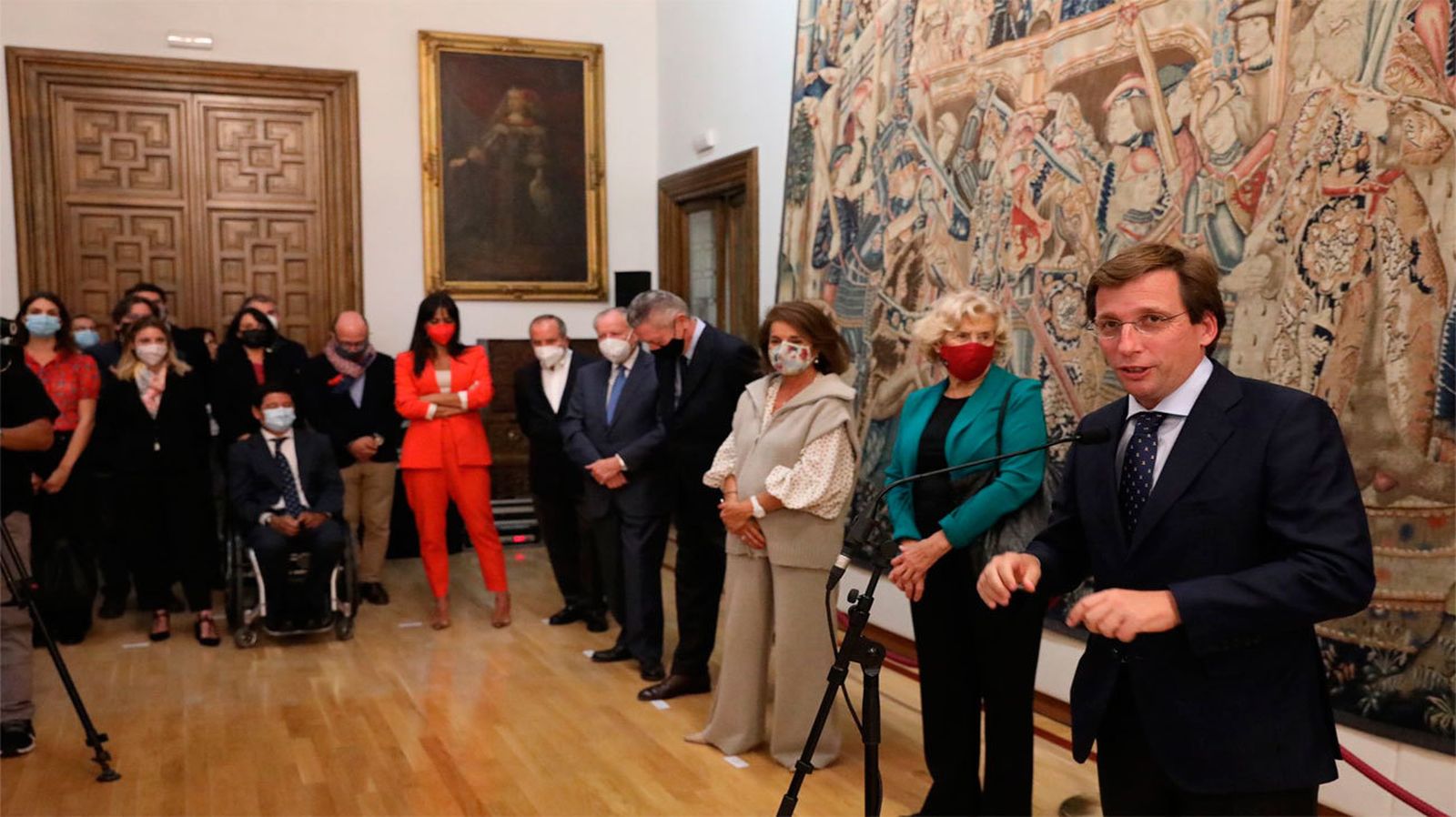 Almeida, VIllacís y los exalcaldes madrileños