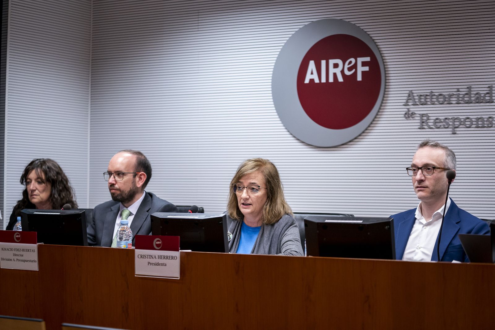 La Airef dispara casi un punto, al 4,2, el déficit público en 2023