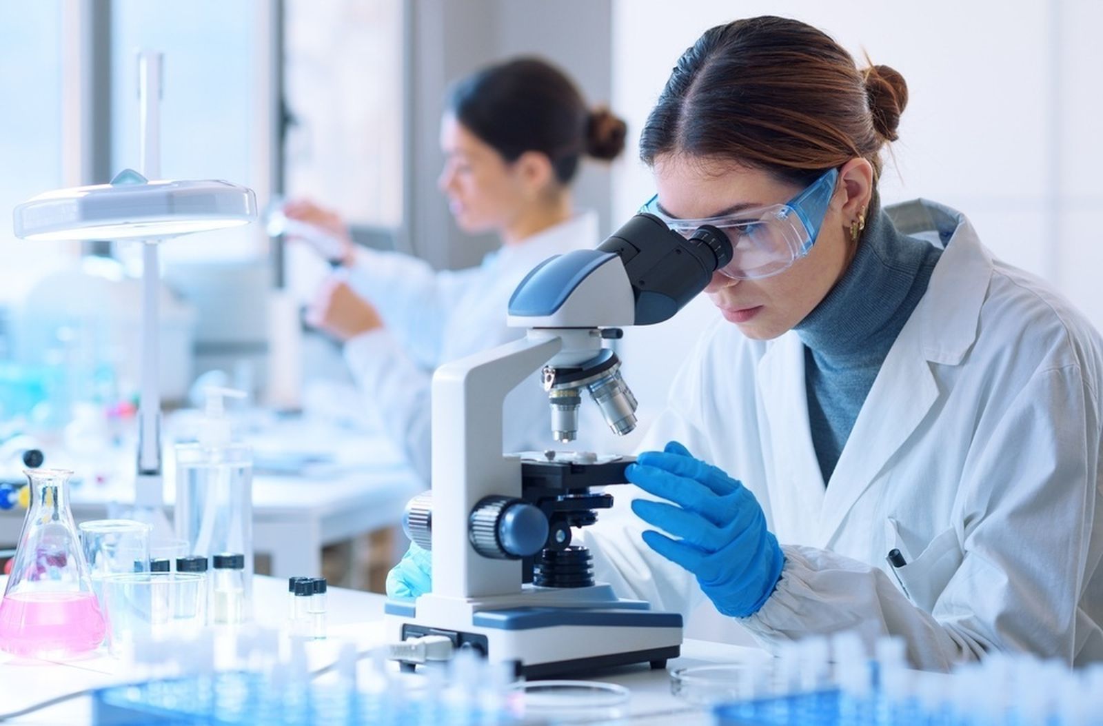 Imagen de archivo de mujeres en la ciencia