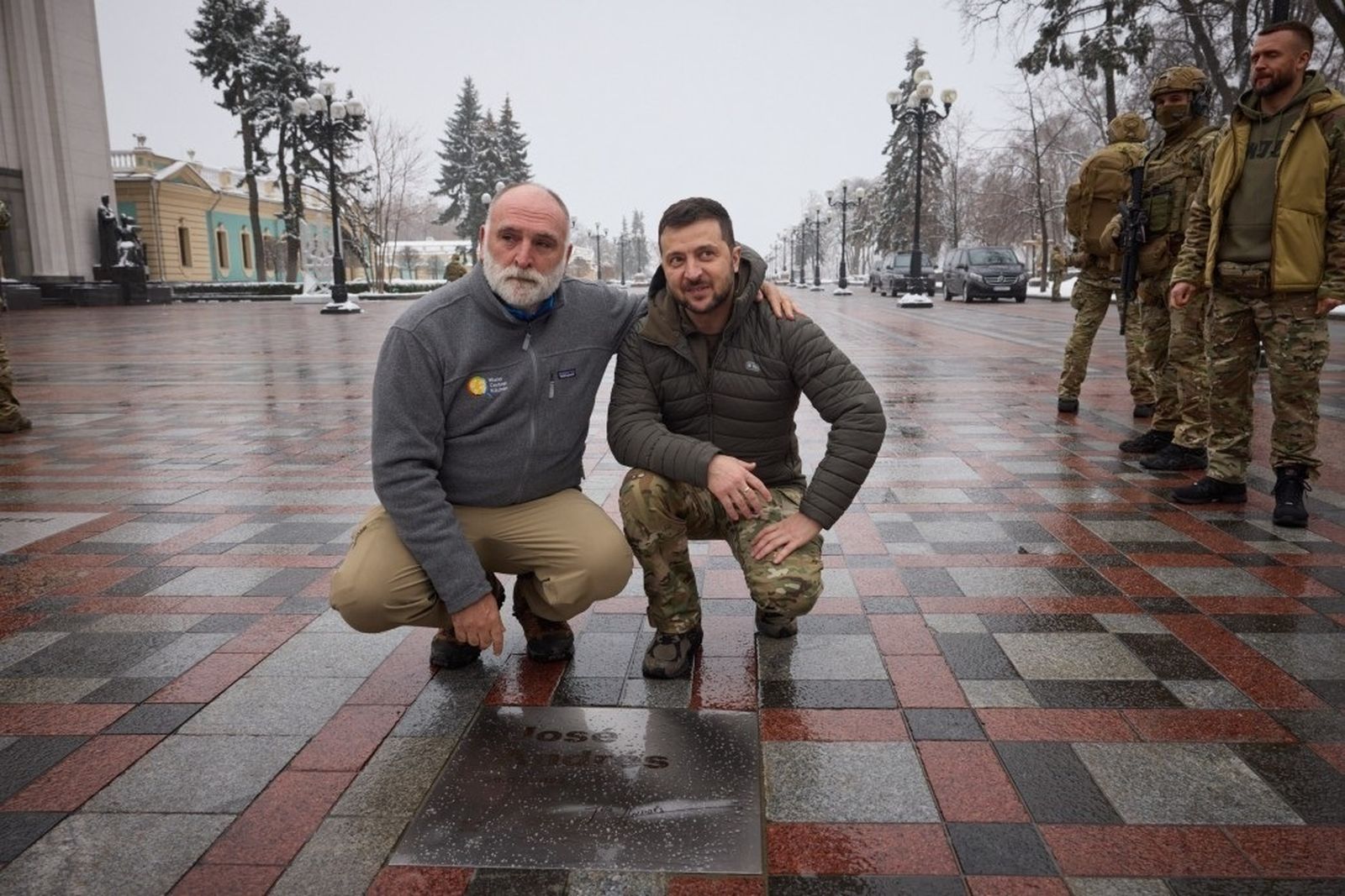 El presidente de Ucrania Volodímir Zelenski con el chef español José Andrés
