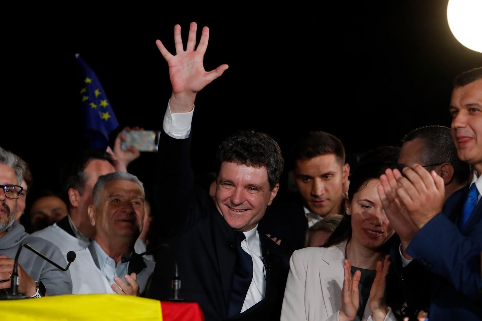 El europeista Nicusor Dan tras ganar las presidenciales: "Rumanía puede cambiar en dirección correcta"