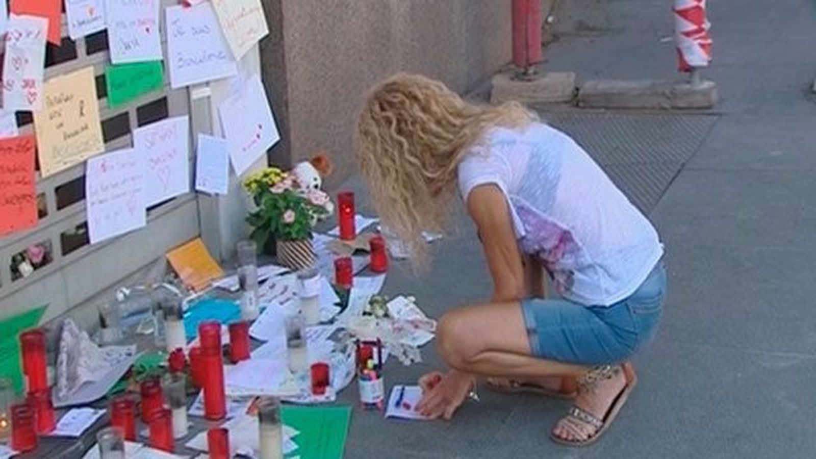 El Centro Cultural Blanquerna recoge muestras de condolencia tras el atentado de Cataluña