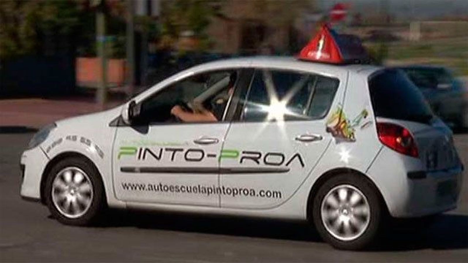 Consejos de la OCU para ahorrar en el carné de conducir