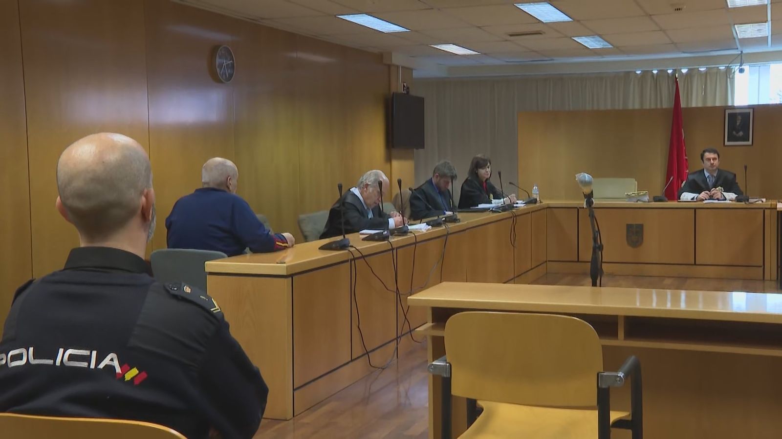 Condenado a 6 años de cárcel por dejar morir a su mujer enferma tras caerse en el suelo