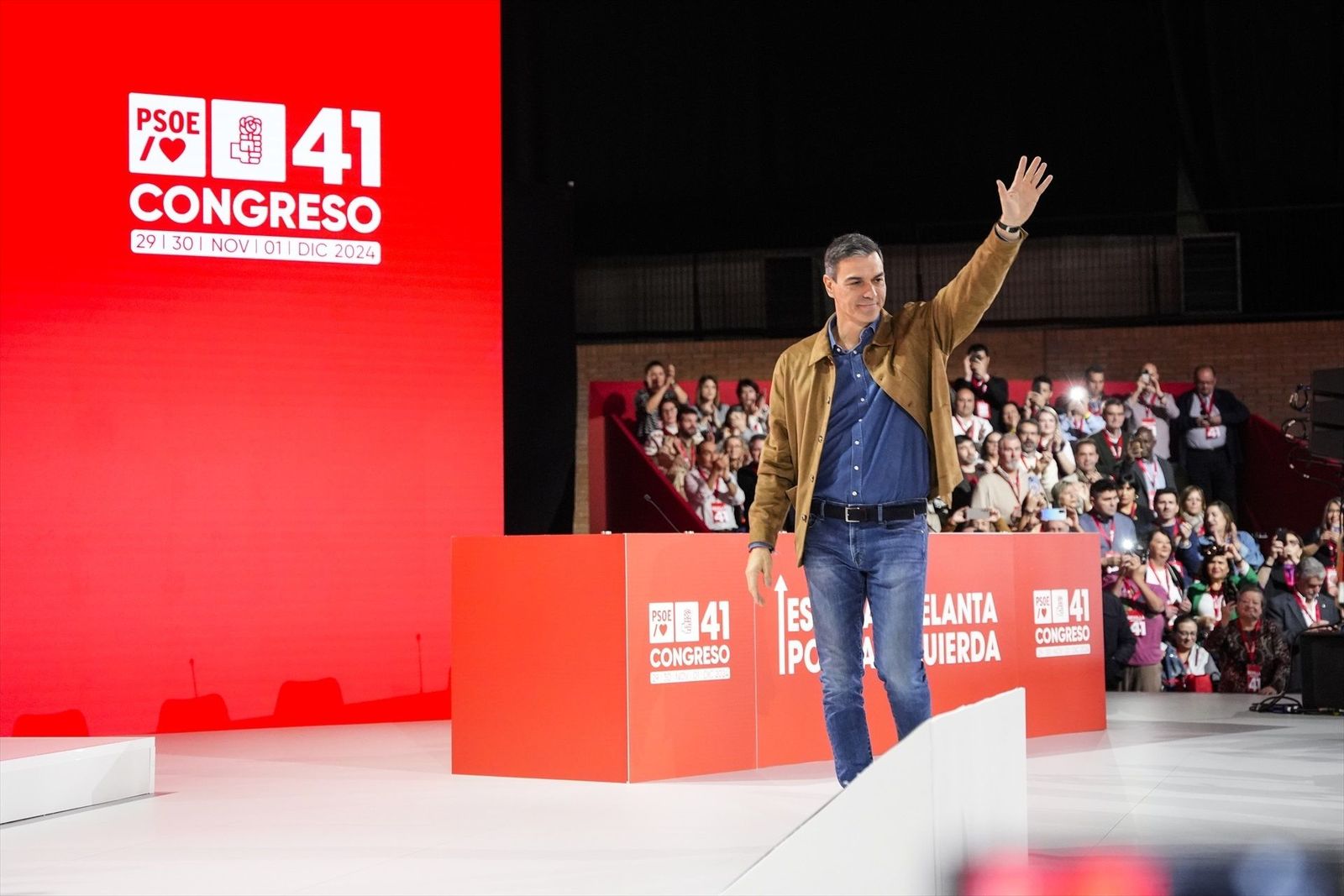 Sánchez llega al 41º Congreso del PSOE aclamado por los suyos