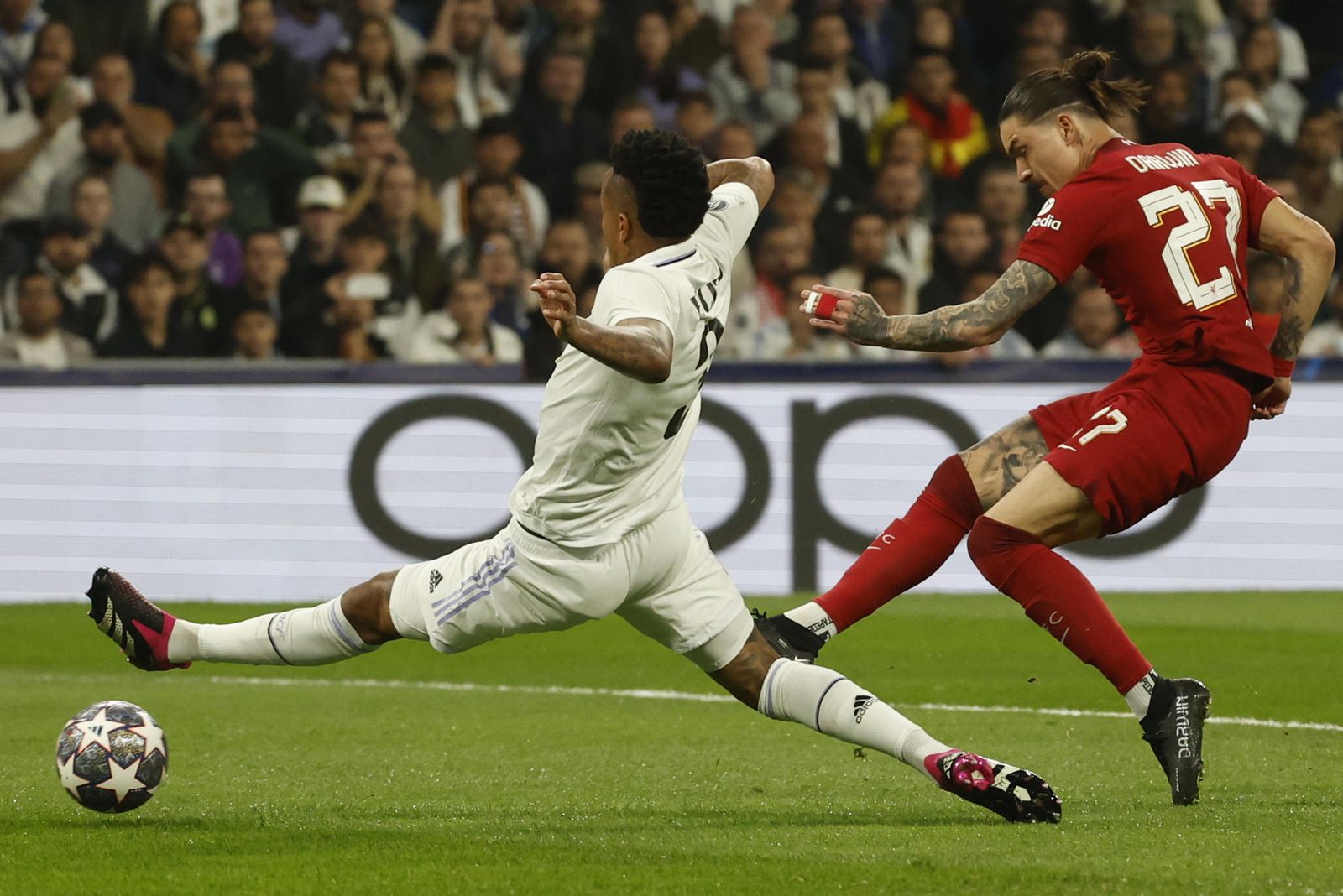 Militao ante el Liverpool