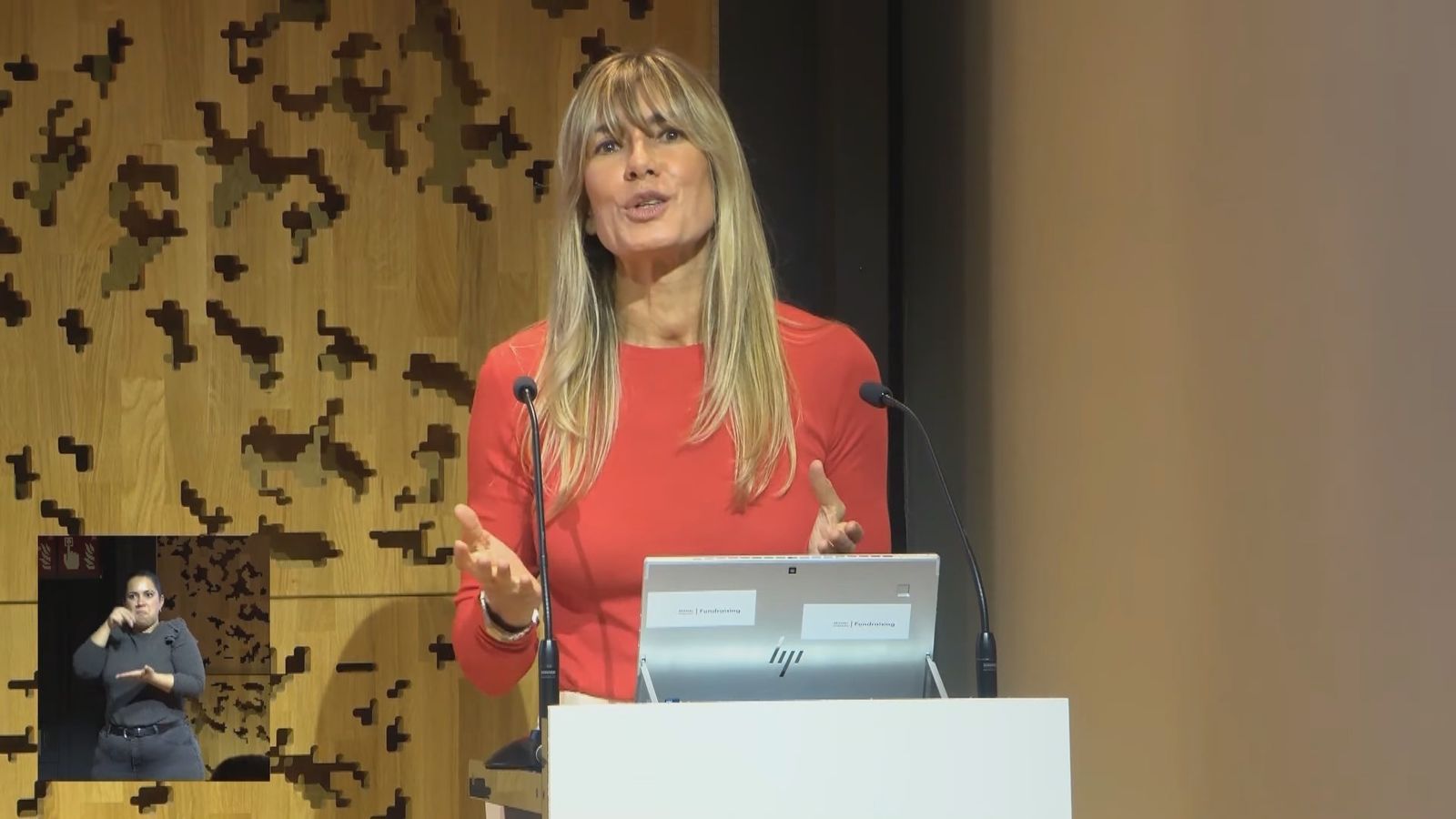 Begoña Gómez reaparece en un foro mientras sigue la investigación del juez Peinado