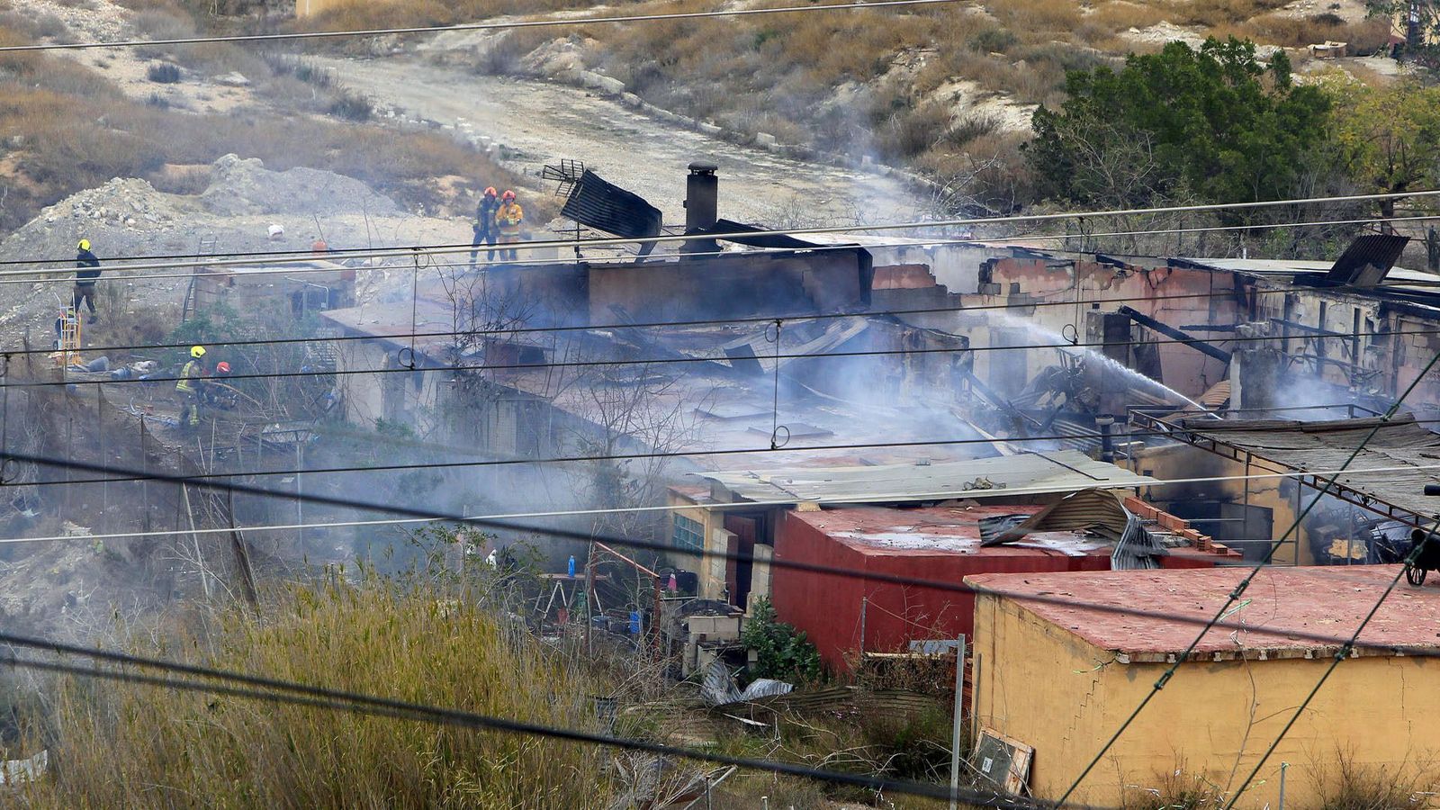 Un muerto y cuatro heridos, uno muy grave, en la explosión de una pirotecnia en Alicante