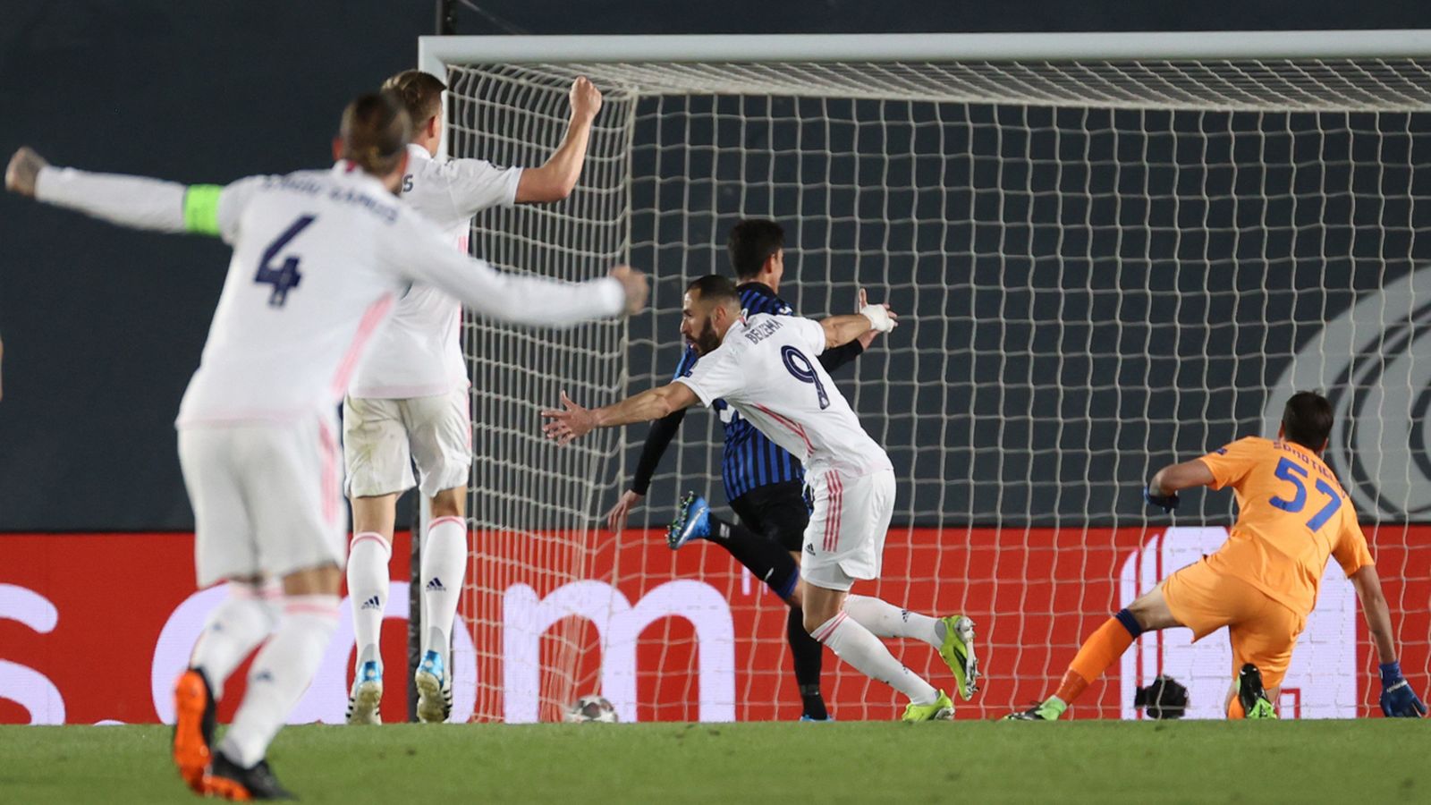 Benzema marca ante el Atalanta