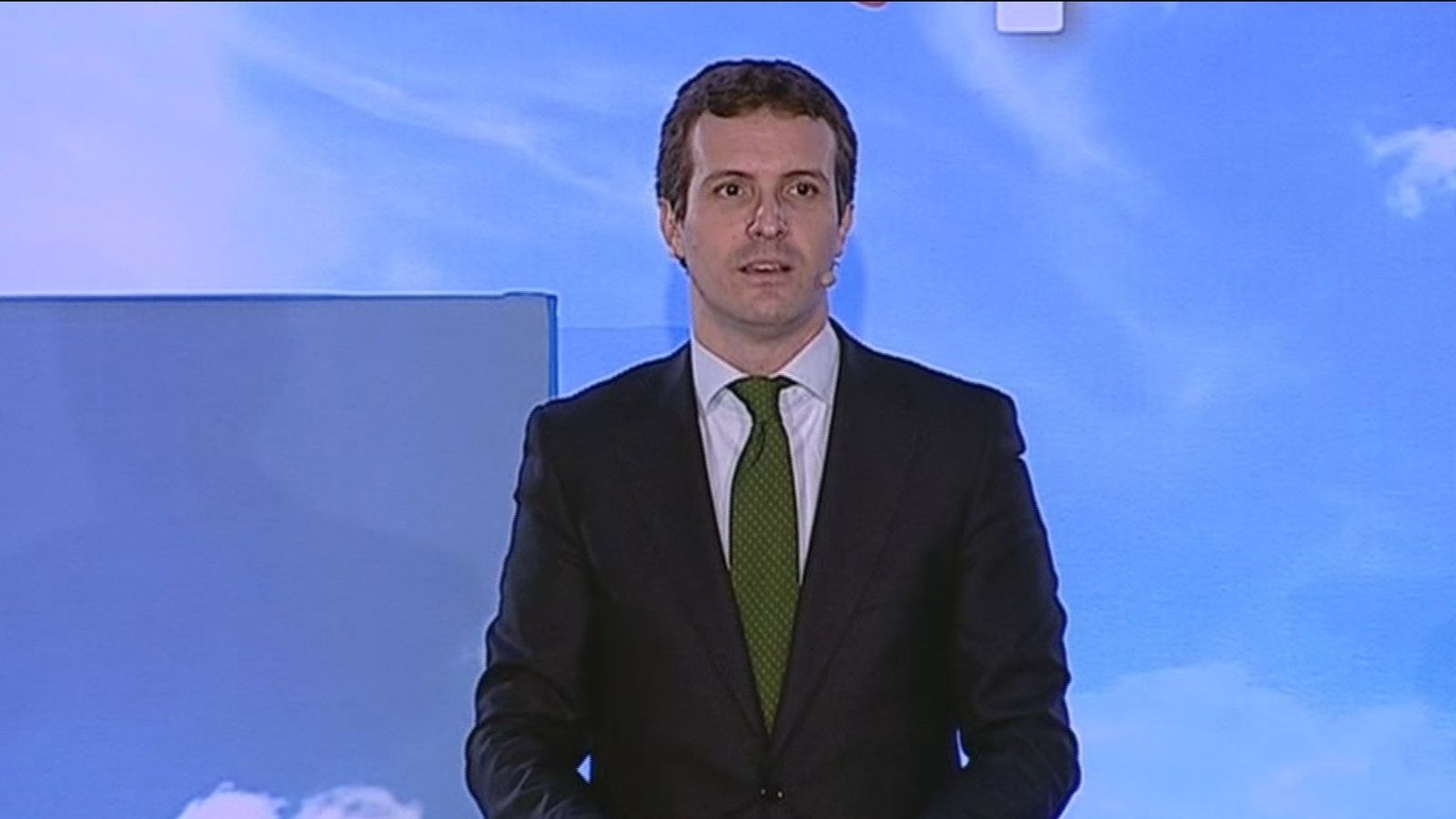 Pablo Casado promete habilitar un Bus Vao en la A-2 y construir la variante de la A-1