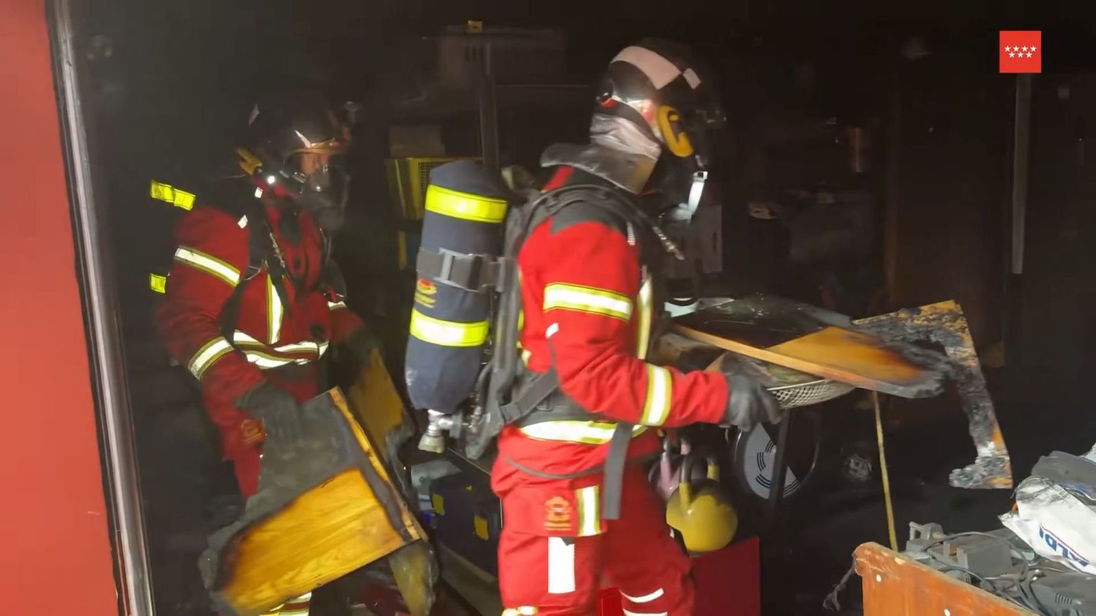 Incendio en el garaje de una vivienda en Pozuelo: los bomberos evitan que las llamas suban a las plantas superiores