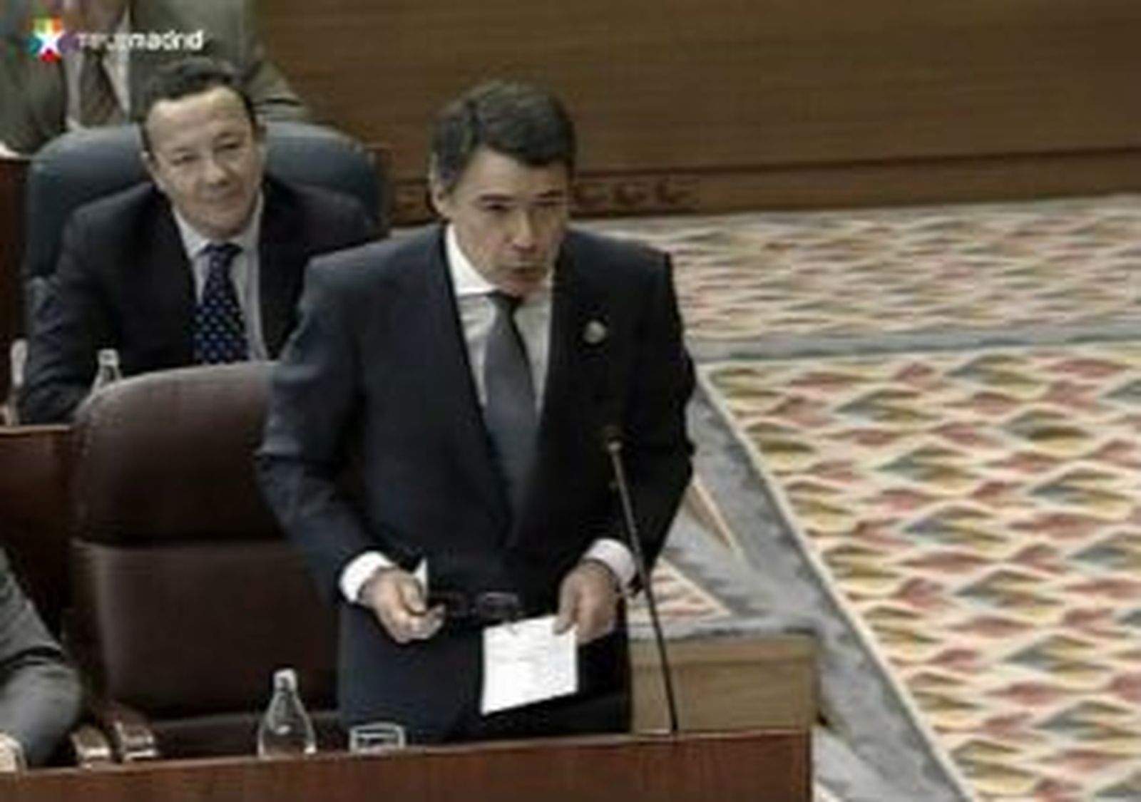 González acusa a IU de justificar a los que "ponen una diana" en los políticos