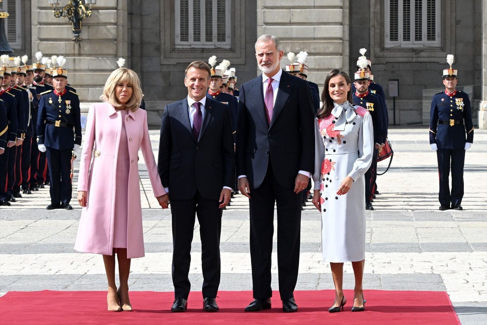 Macron, recibido con honores por los Reyes en la primera visita de Estado de un presidente francés desde 2009