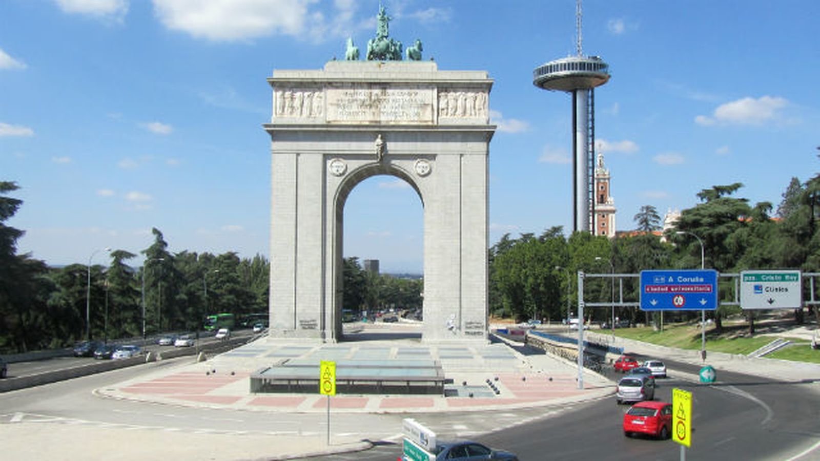 El Arco de la Victoria se iluminará con la bandera arcoíris a partir de este jueves