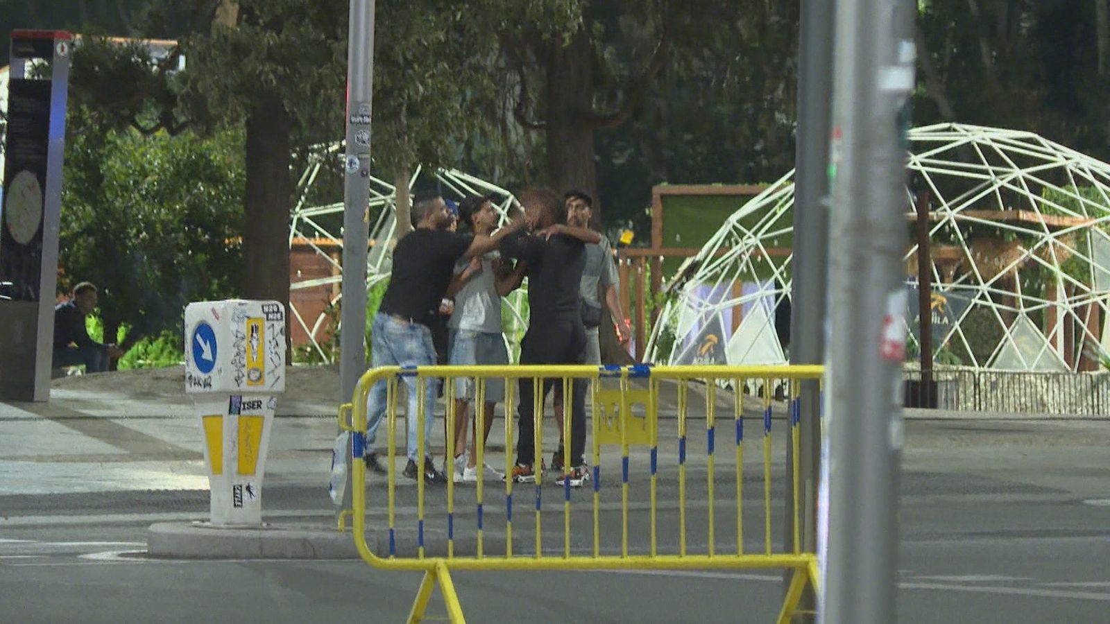 Cuatro jóvenes son detenidos tras una pelea a puñetazos en Plaza de España