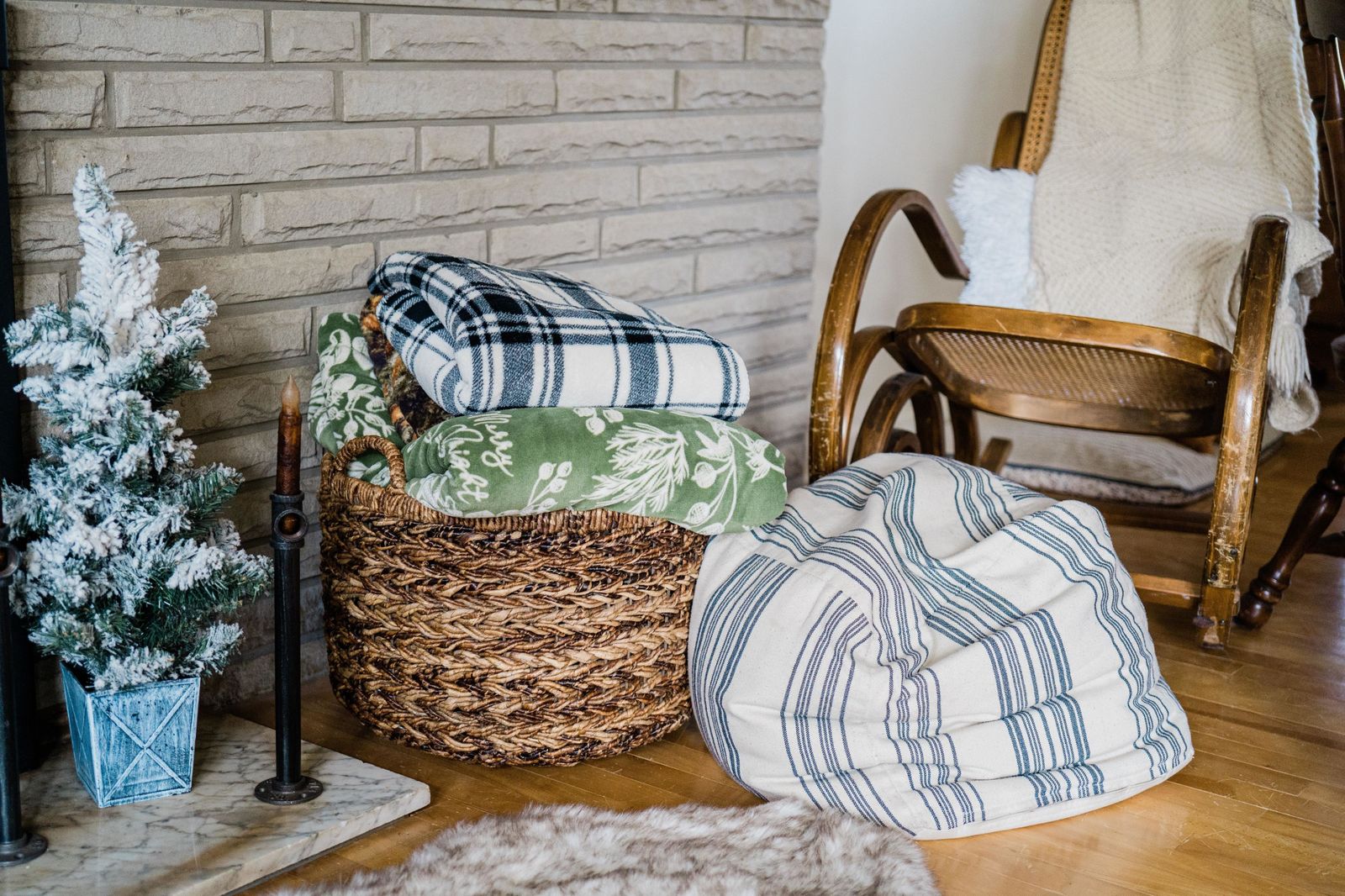 Estos son los muebles y objetos con función térmica que puedes aprovechar para aislar tu hogar del frío
