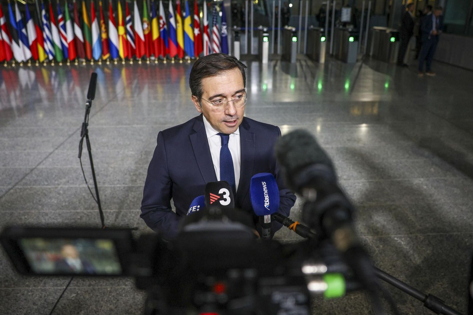 Albares insiste en una salida pacífica para la crisis de Venezuela